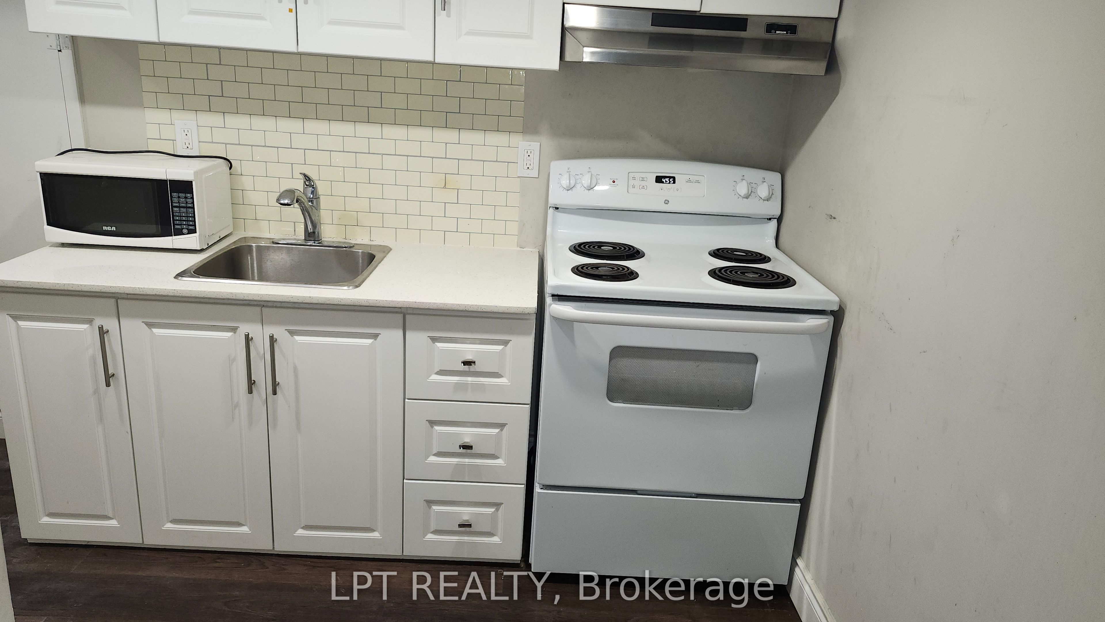 3492 Fountain Park Avenue W Basement