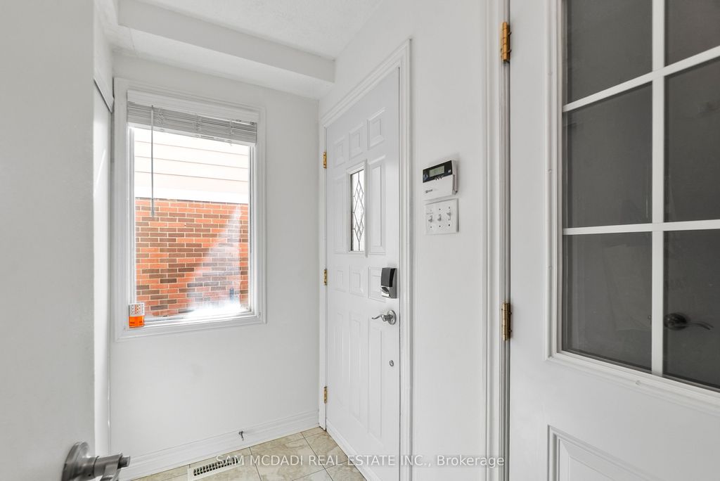 Photo of 5948 Featherhead Crescent, Mississauga, ON L5N 2B6 (MLS # W12444502)