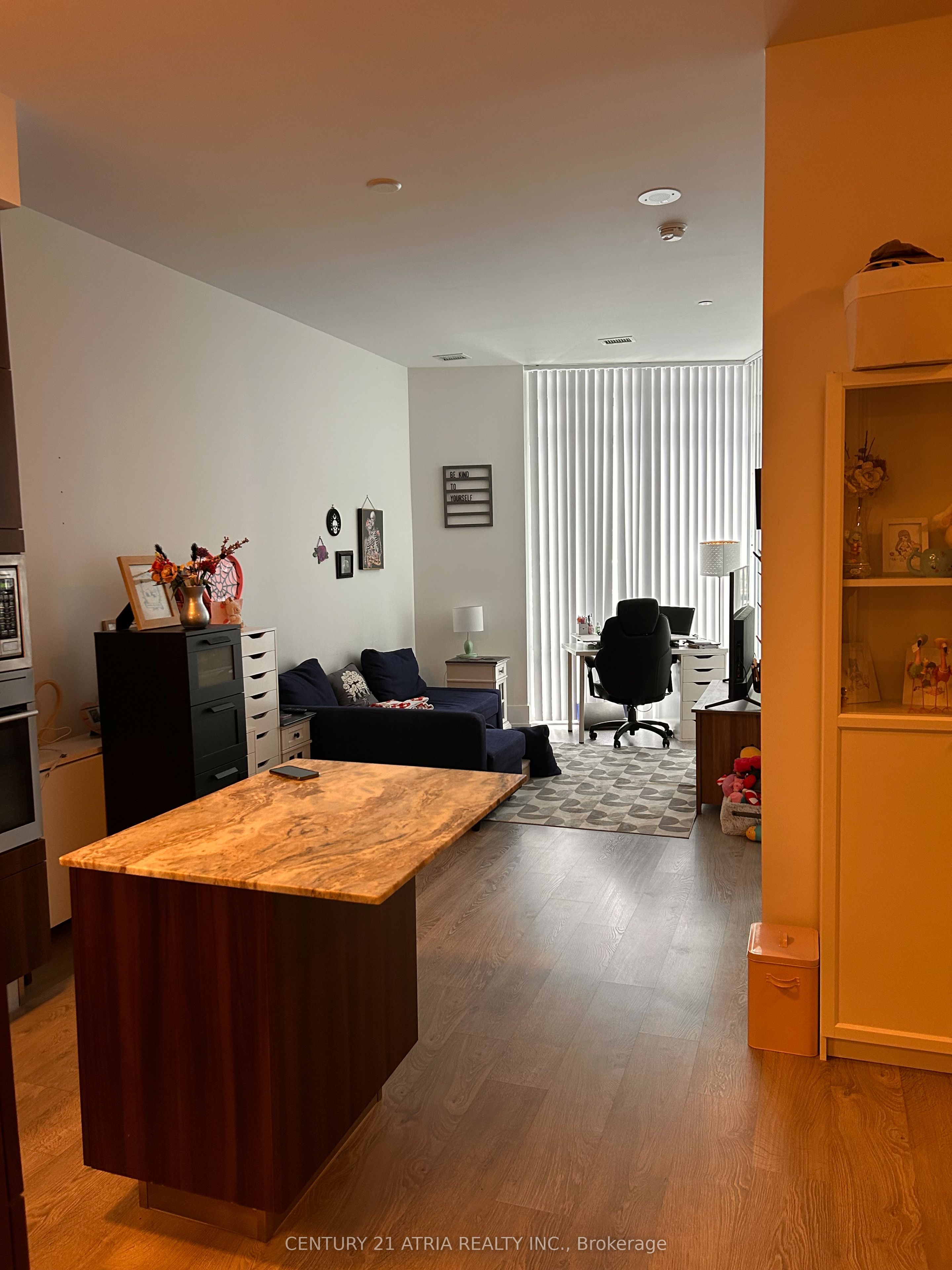 15 Merchant's Wharf N/A 605