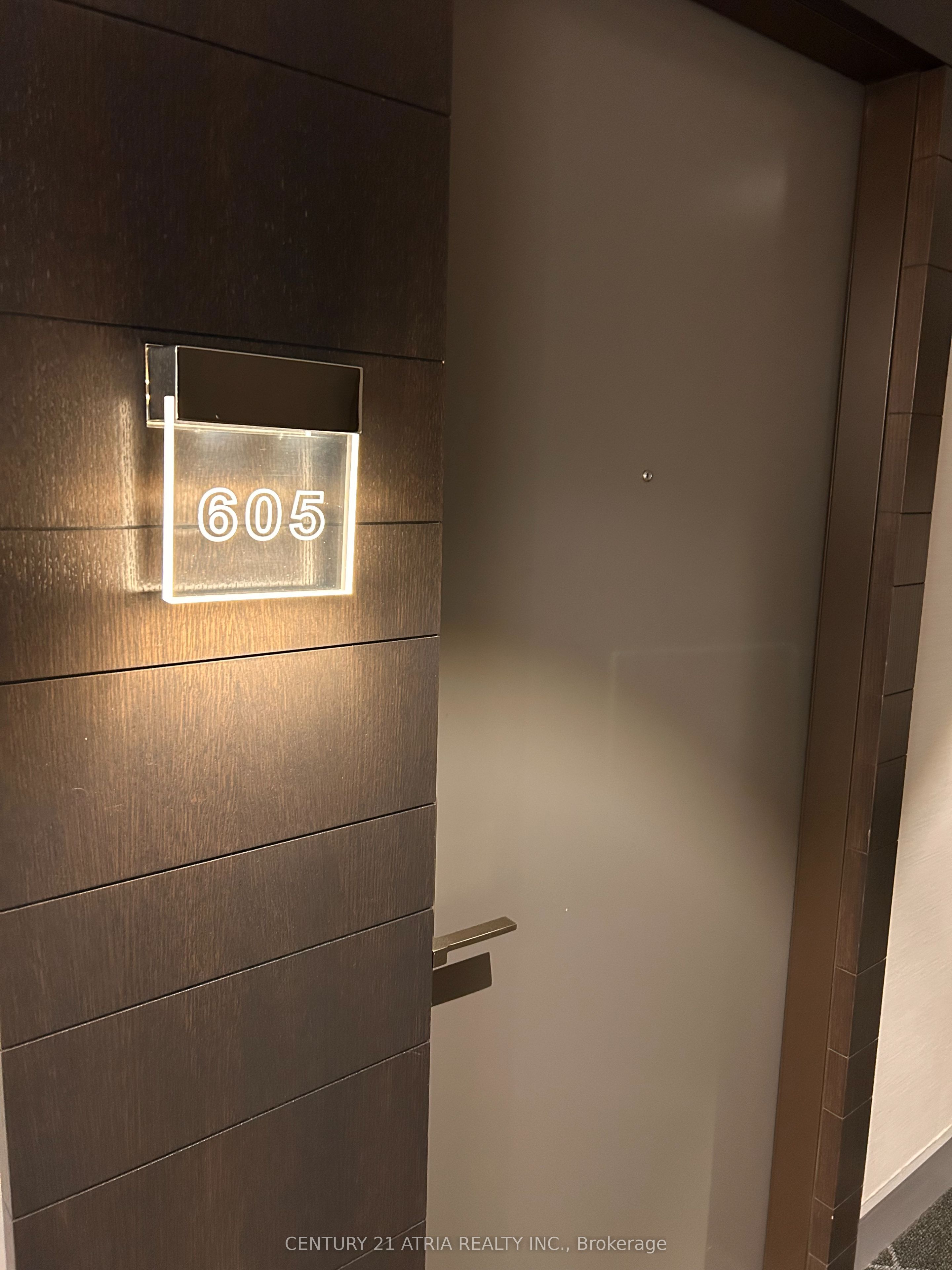 15 Merchant's Wharf N/A 605