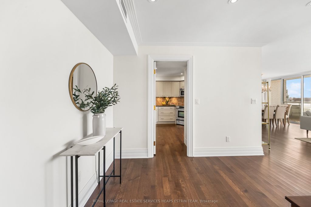 Photo of 500 Avenue Road #807, Toronto, ON M4V 2J6 (MLS # C12732070)