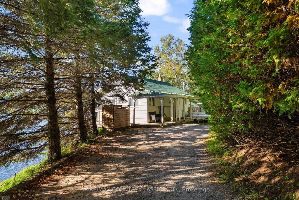 Photo of 25 Brethour Road, Hastings Highlands, ON K0L 1C0 (MLS # X13831946)