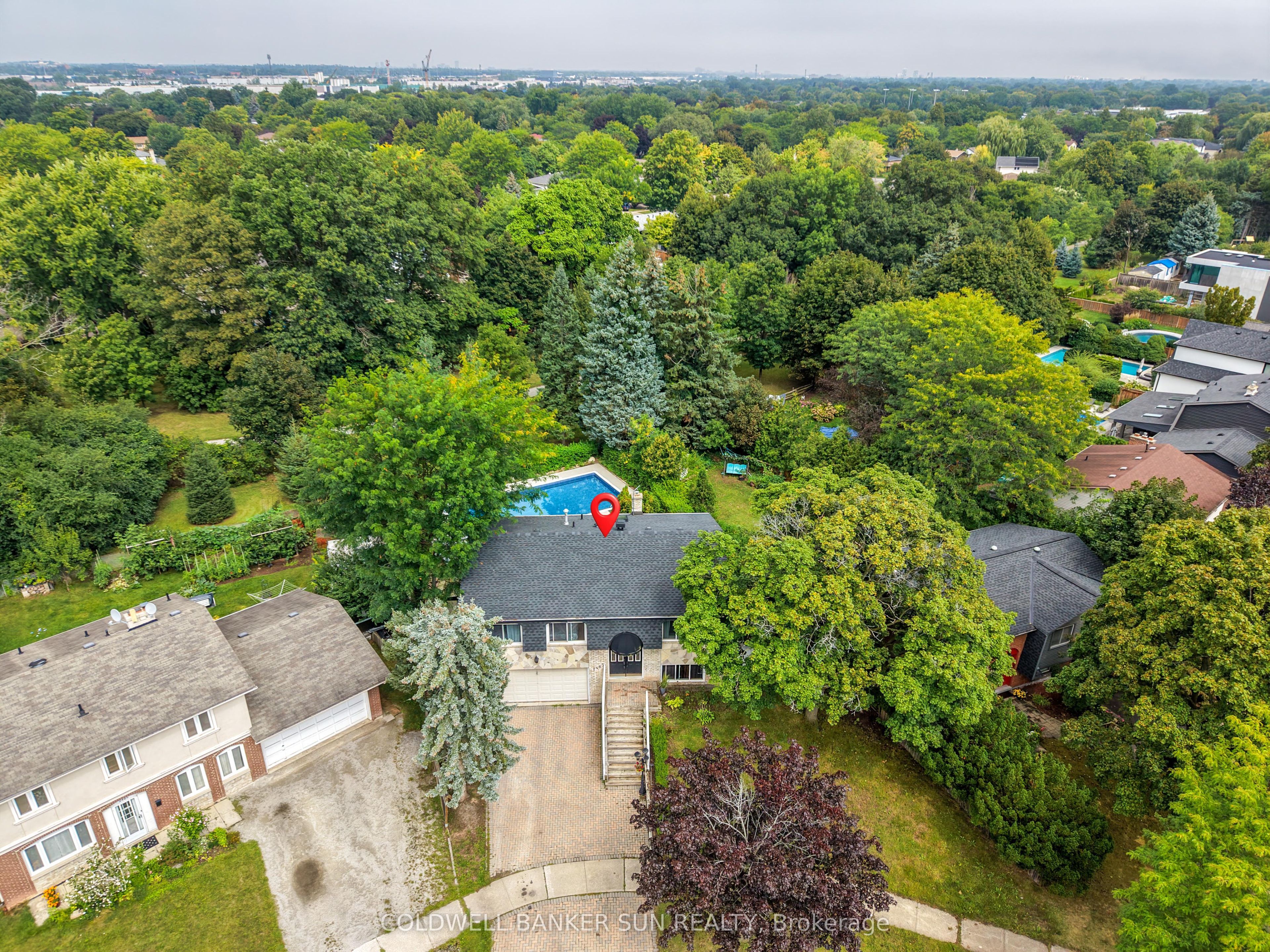 2483 Yarmouth Crescent