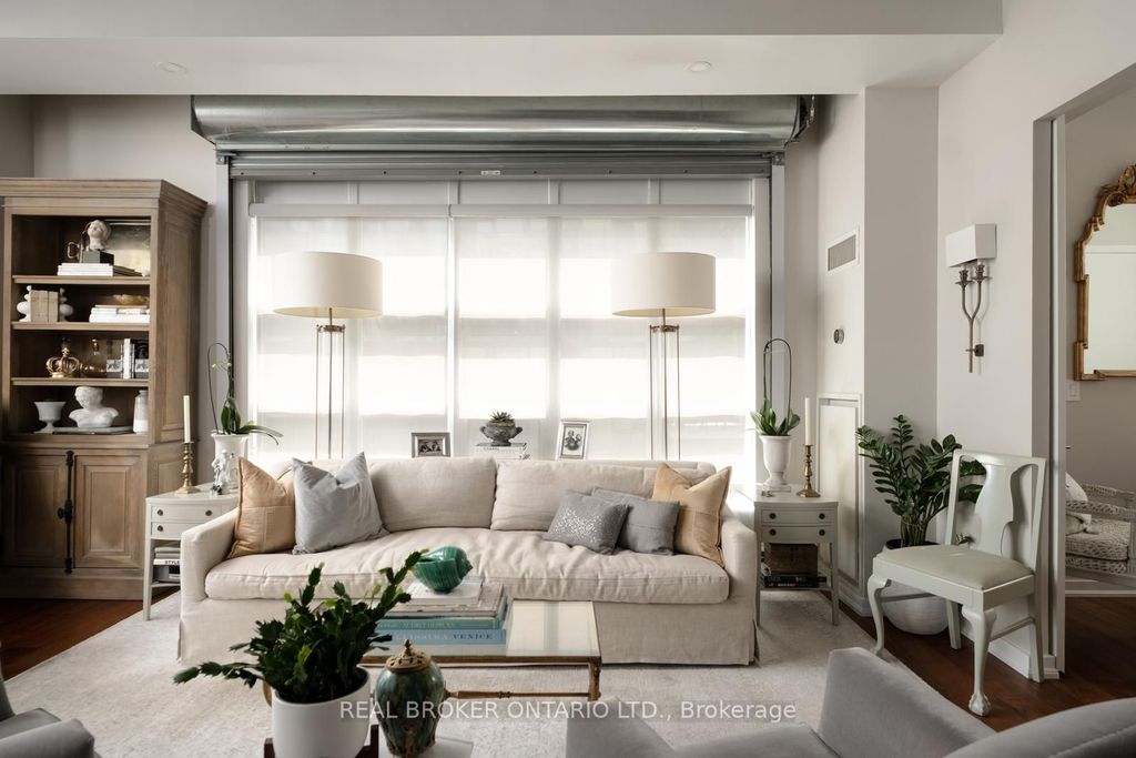 Photo of 23 Brant Street #803, Toronto, ON M5V 2L5 (MLS # C13450228)
