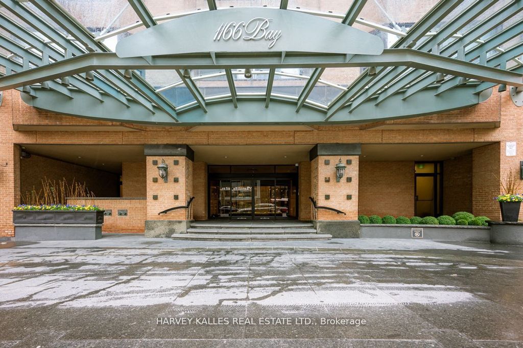 Photo of 1166 Bay Street #2103, Toronto, ON M5S 2X8 (MLS # C12725472)