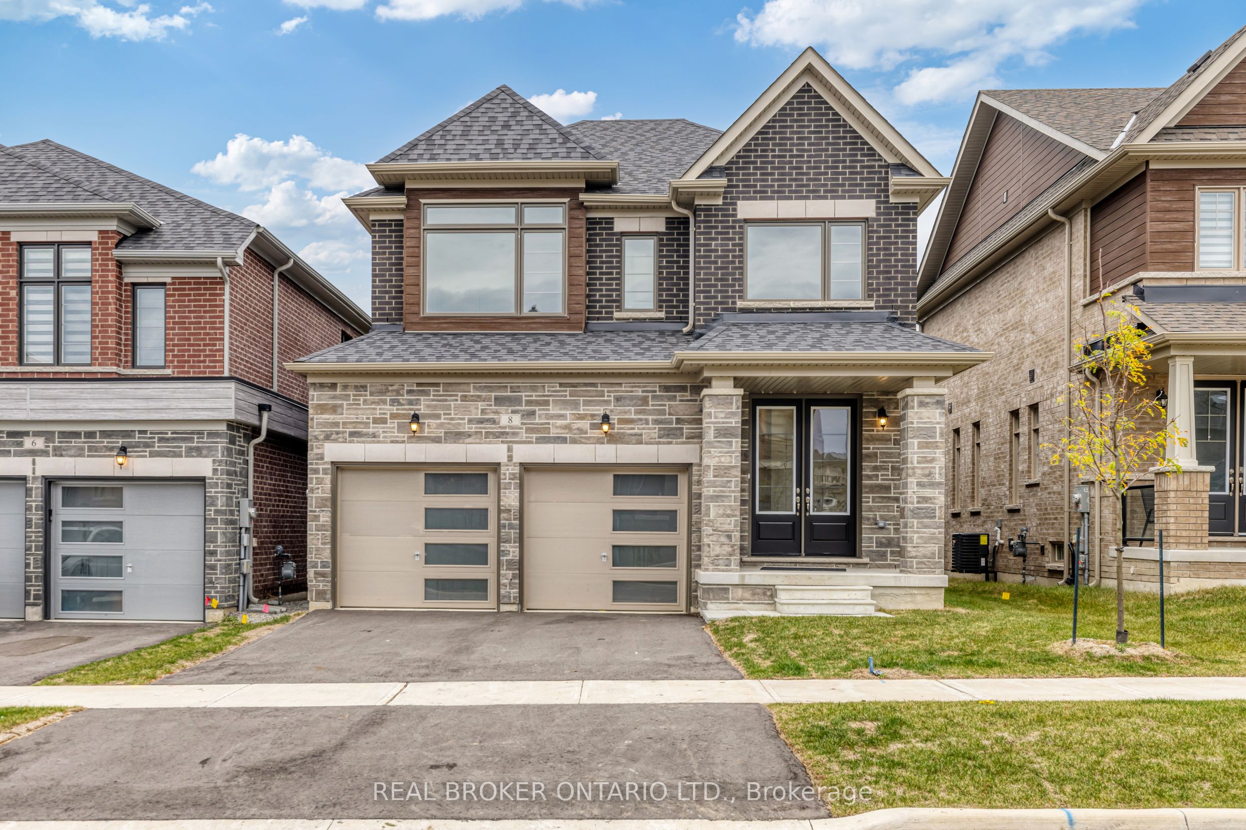 Photo 1 of 32 — 8 Daisy Street, Springwater, ON L9X 2C5