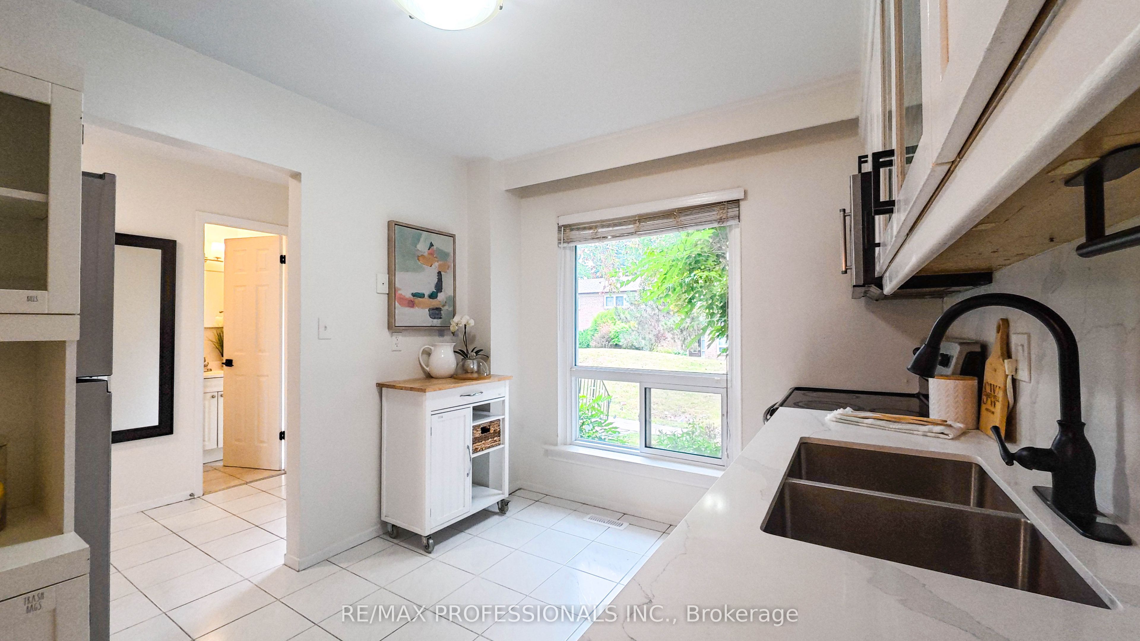 1 Wootten Way S 27