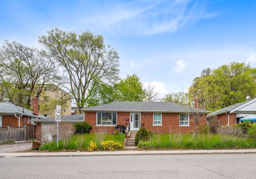 Photo of 256 Ferris Road, Toronto, ON M4B 1H6 (MLS # E13140244)