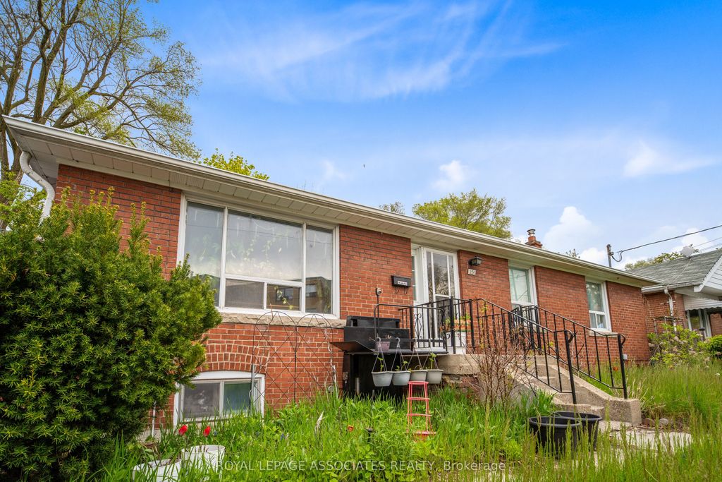 Photo of 256 Ferris Road, Toronto, ON M4B 1H6 (MLS # E13140244)