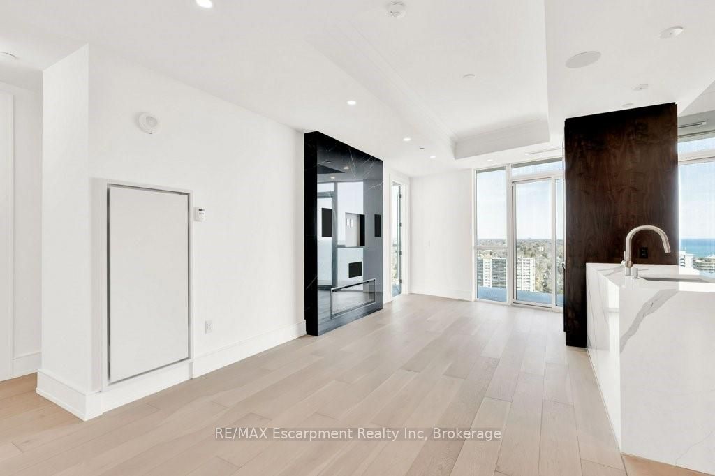 2060 Lakeshore Road 2003