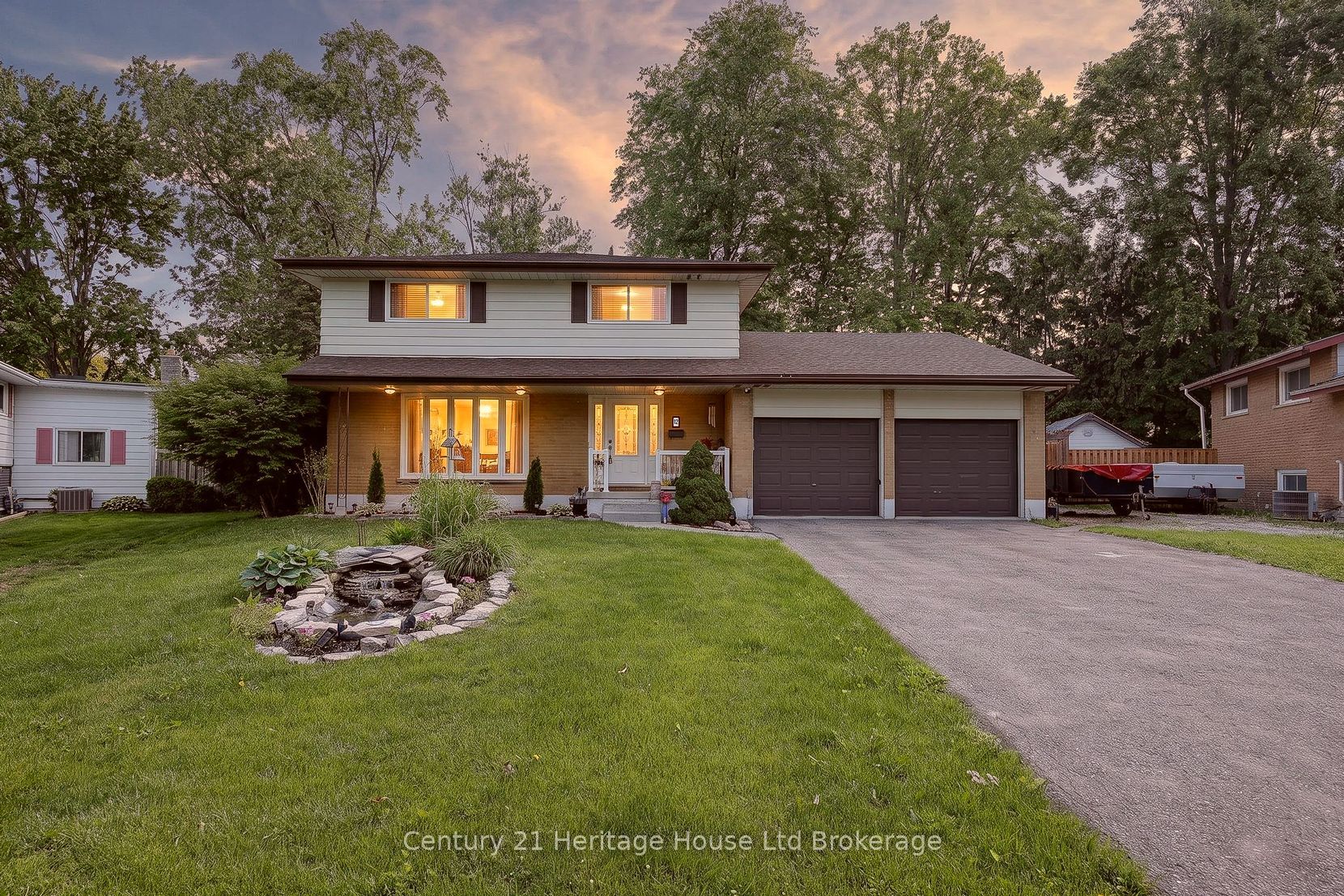 Photo 1 of 47 — 12 Jubilee Place, Woodstock, ON N4S 7H2