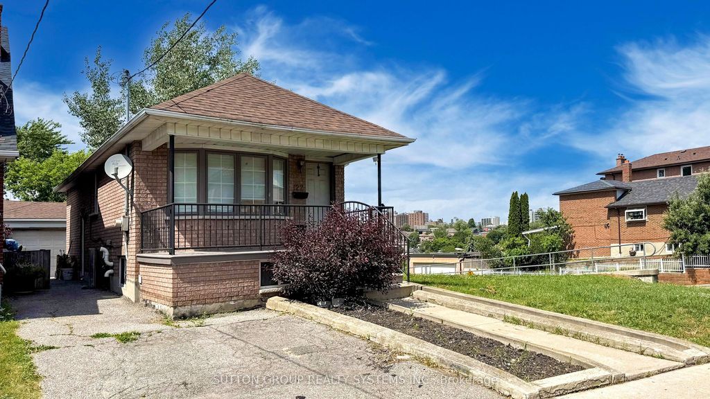 Photo of 122 Hatherley Road, Toronto, ON M6E 1W5 (MLS # W12423020)