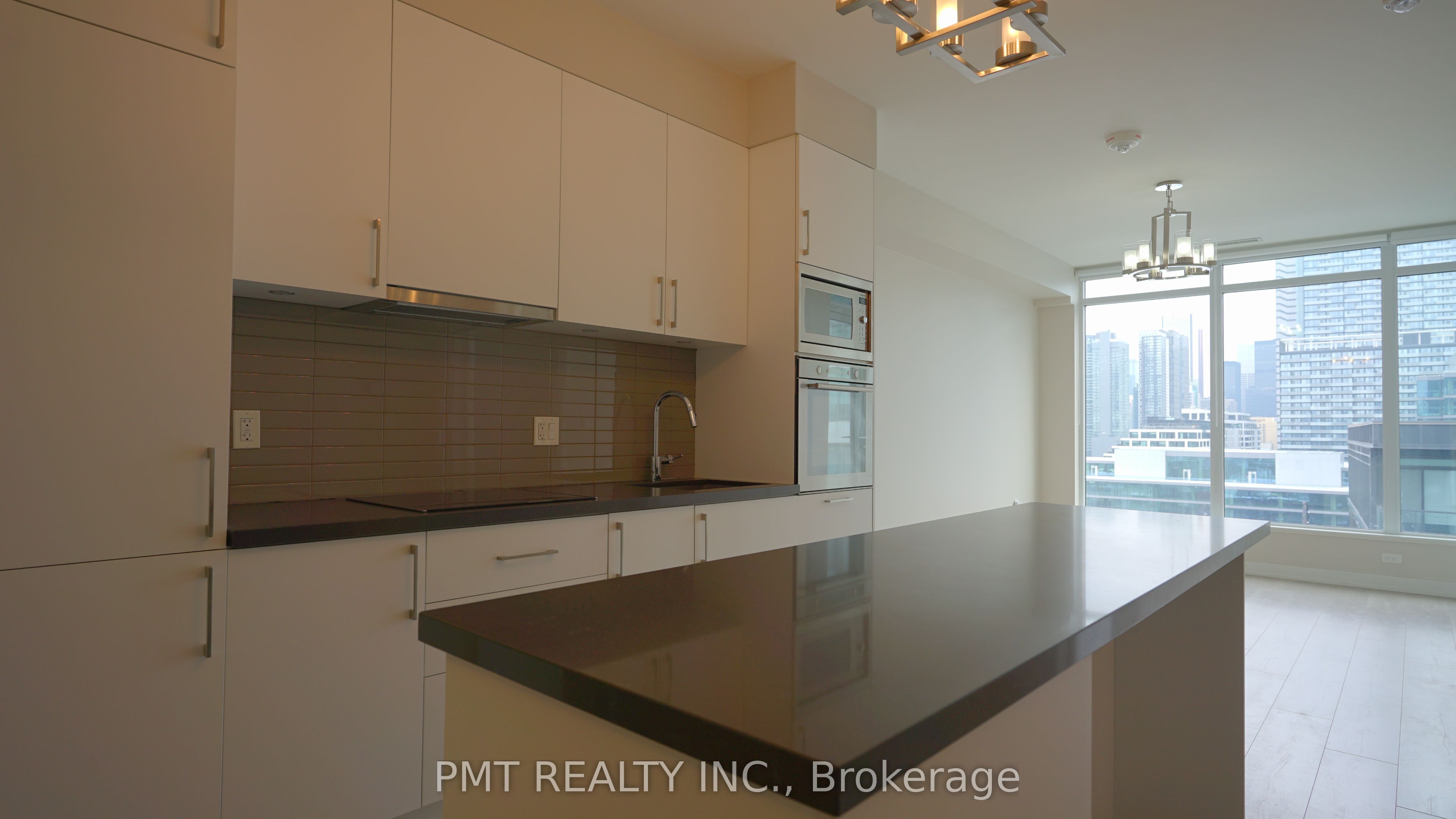 27 Bathurst Street 1712