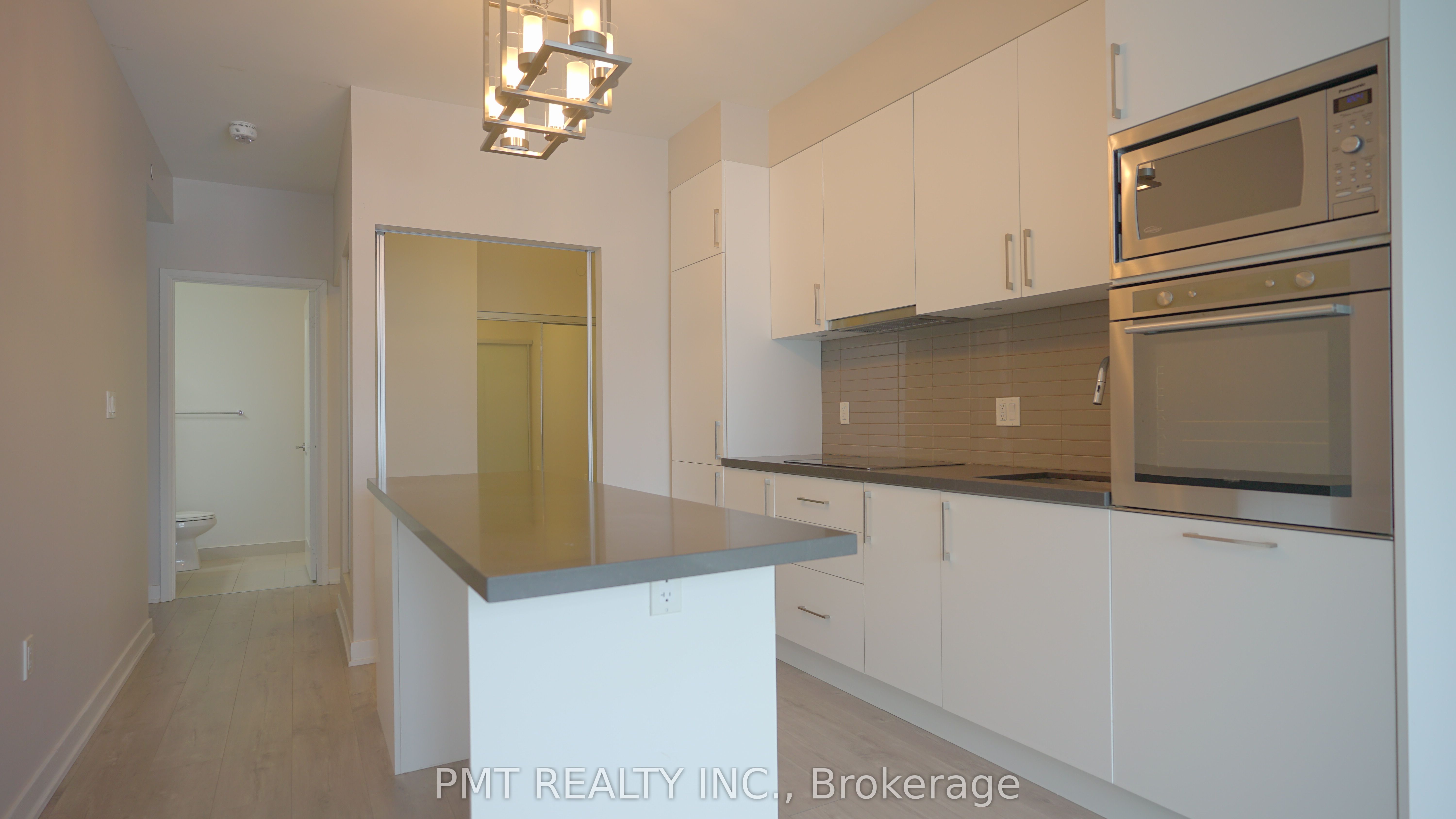 27 Bathurst Street 1712