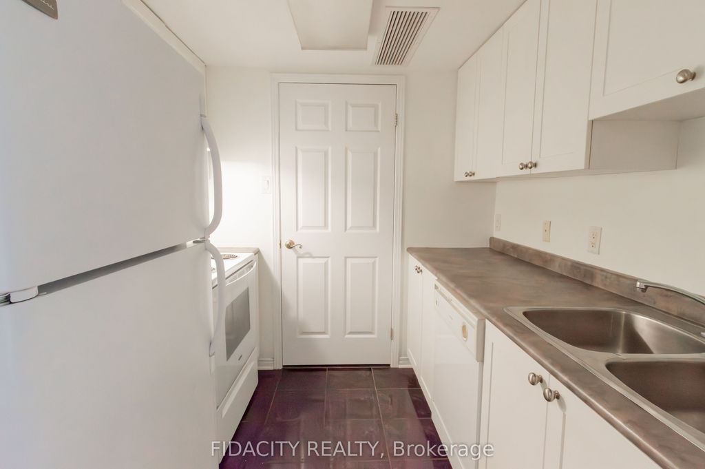 Photo of 310 Central Park Drive #5C, Carlington - Central Park, ON K2C 4G4 (MLS # X12608038)
