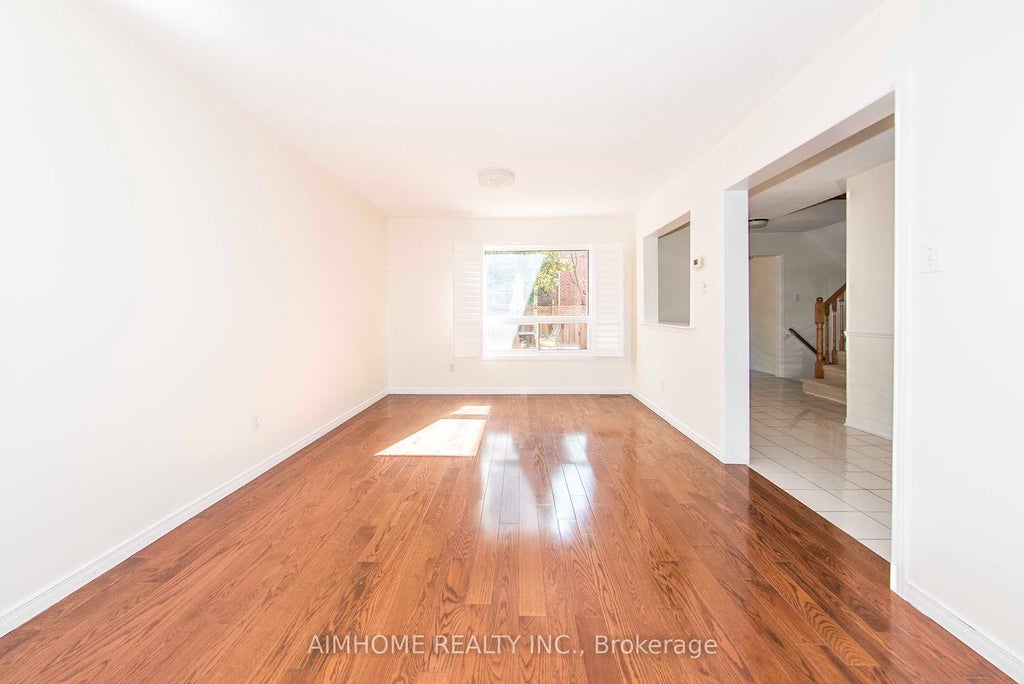 Photo of 1122 Glen Valley Road, Oakville, ON L6M 3K8 (MLS # W13833036)