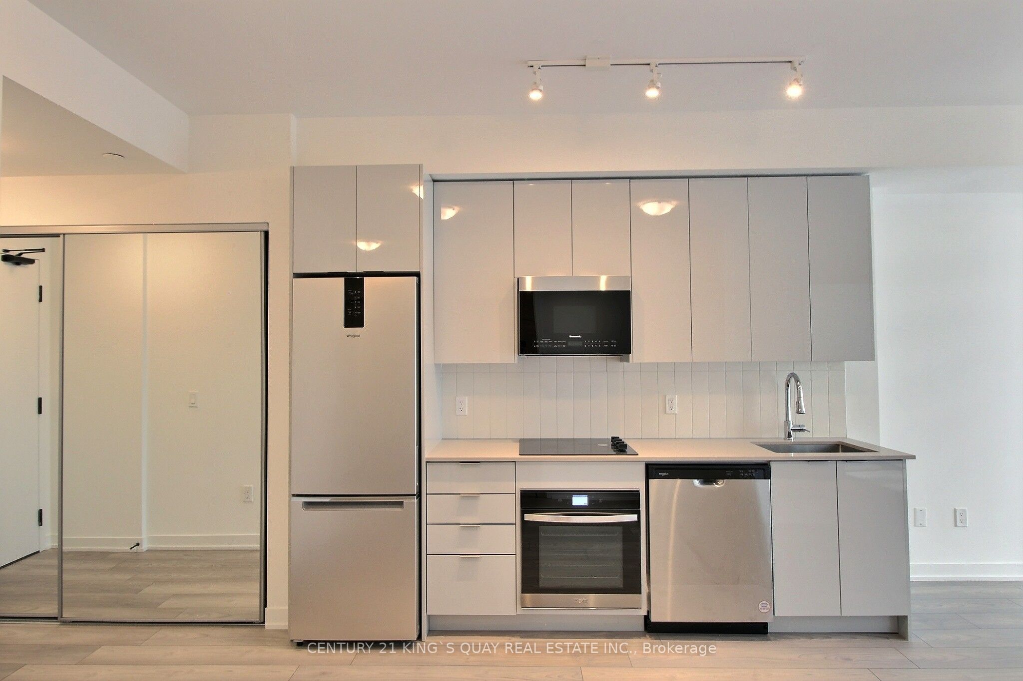 10 Abeja Street 1416