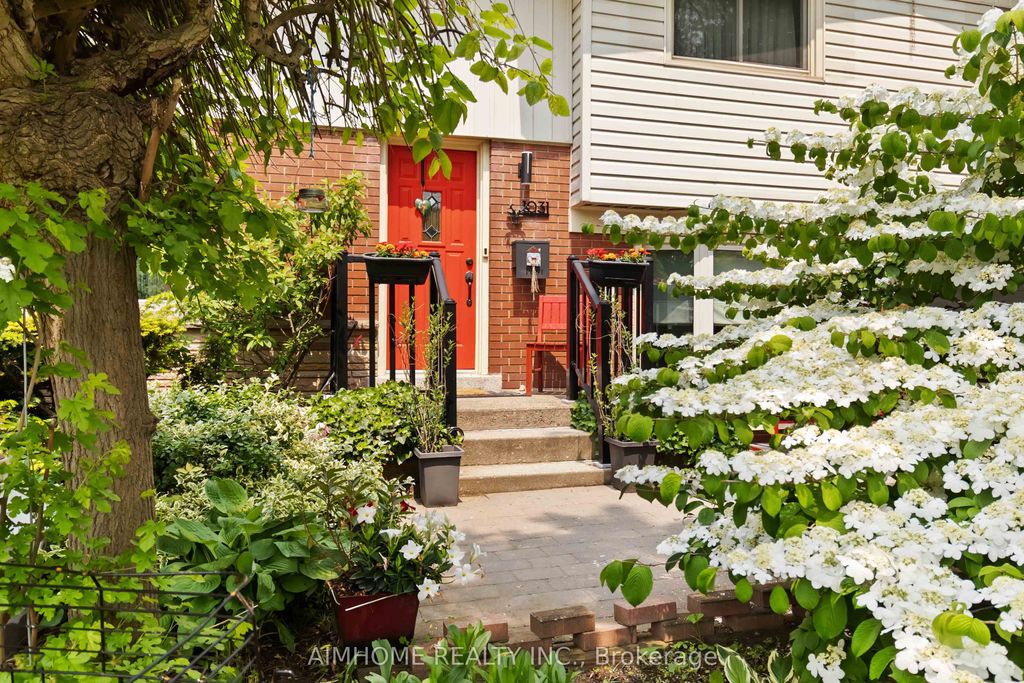 Photo of 1031 Marley Crescent, Burlington, ON L7T 3S3 (MLS # W13218096)
