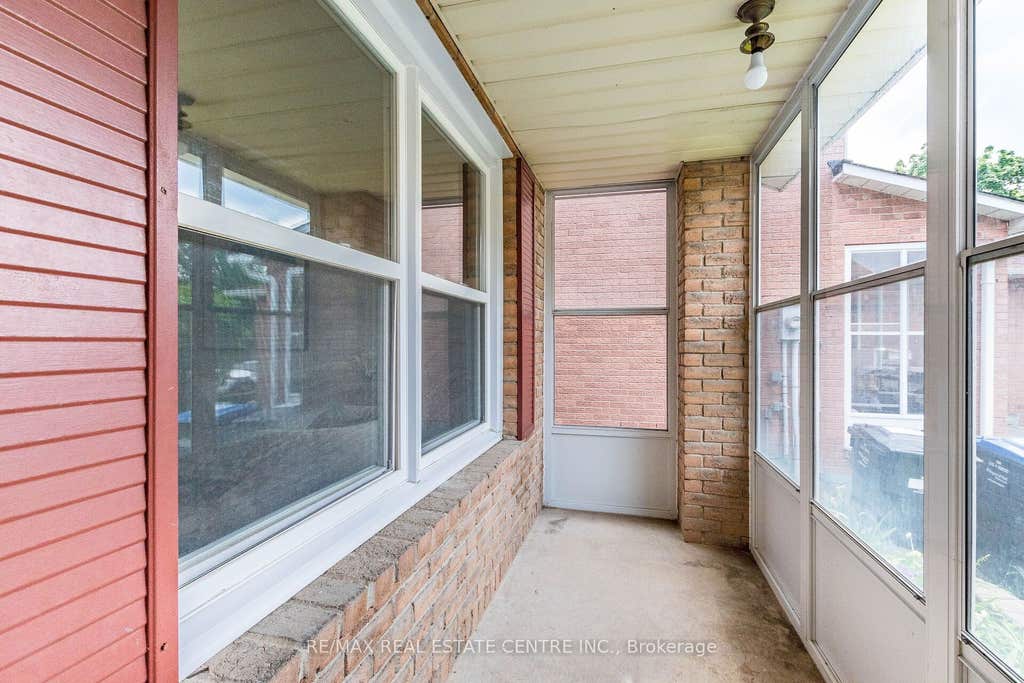 Photo of 1124 Shagbark Crescent, Mississauga, ON L5C 3N7 (MLS # W13689218)