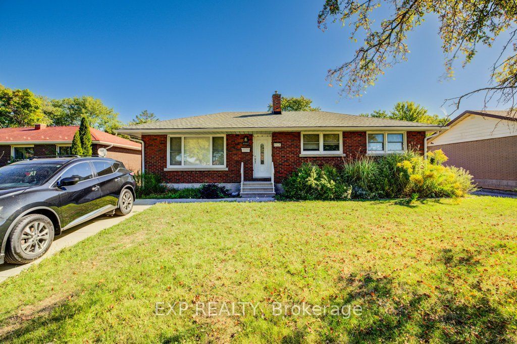 Photo of 8568 Champlain Drive, Niagara Falls, ON L2G 6Y6 (MLS # X12751936)