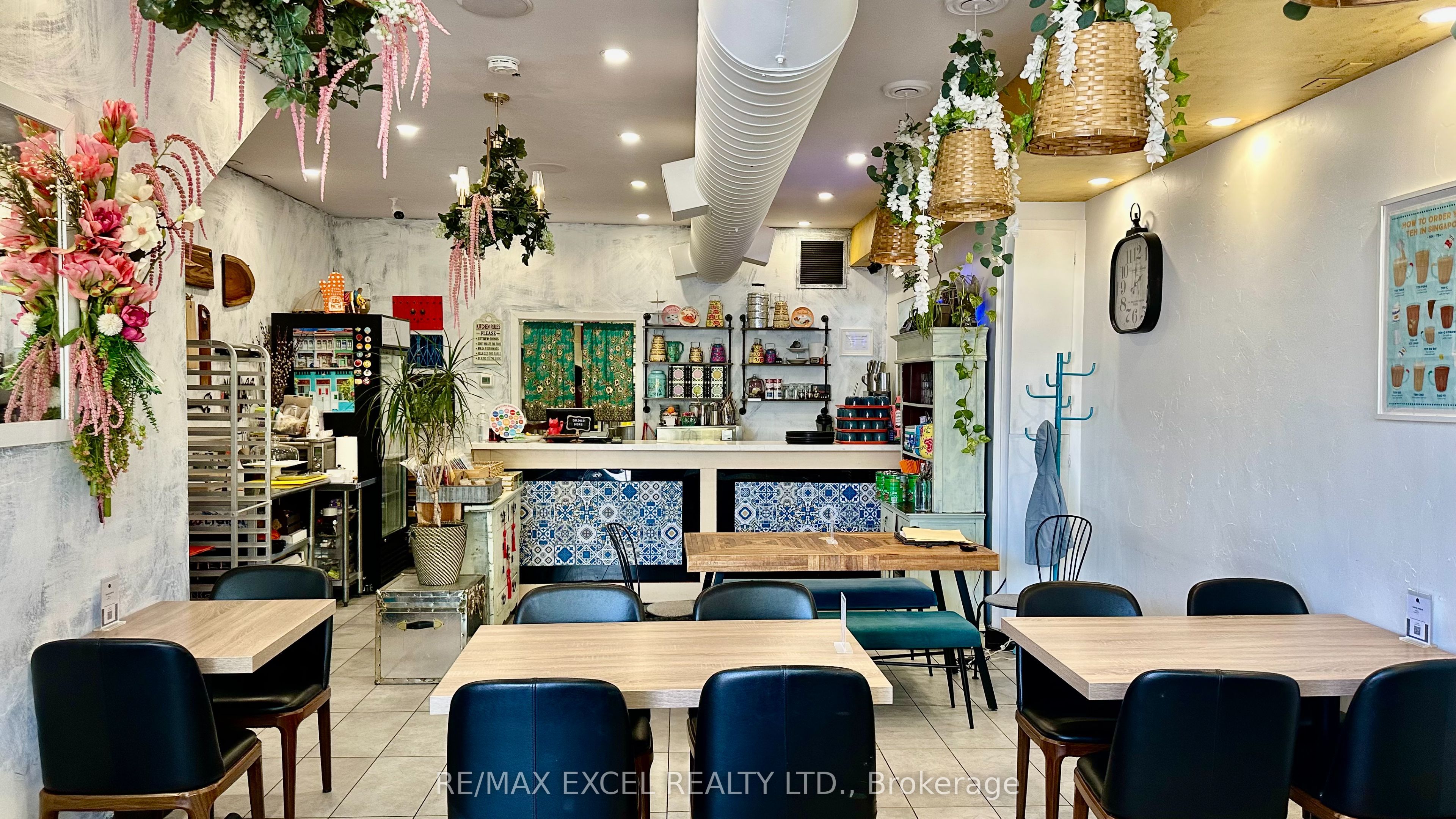 713 College St Street