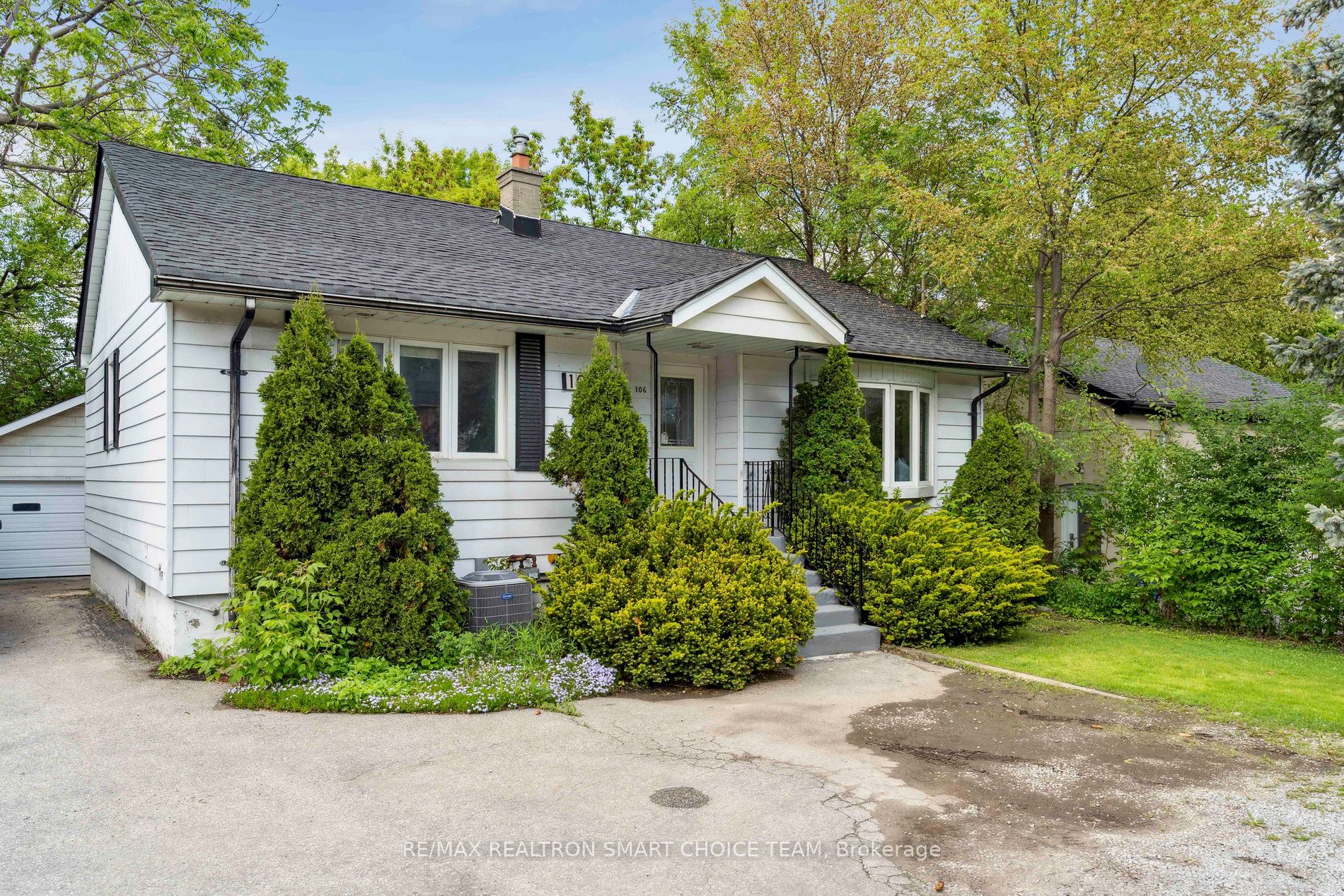106 Steeles Avenue E