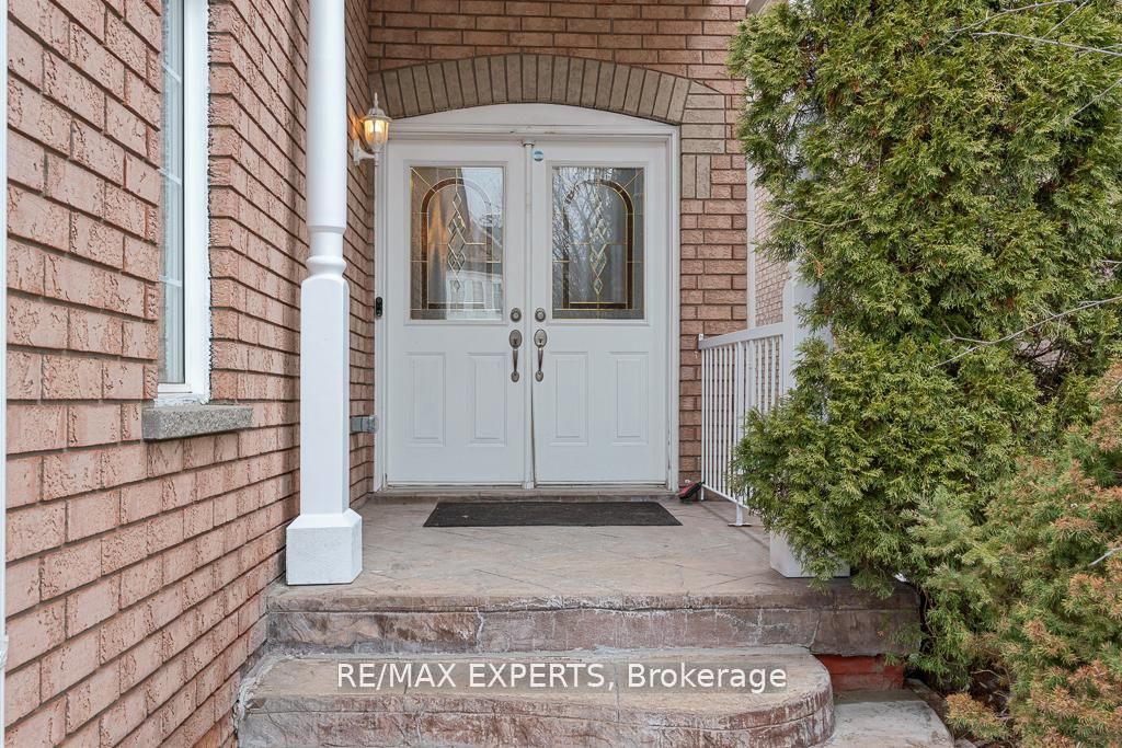 62 Colonial Crescent