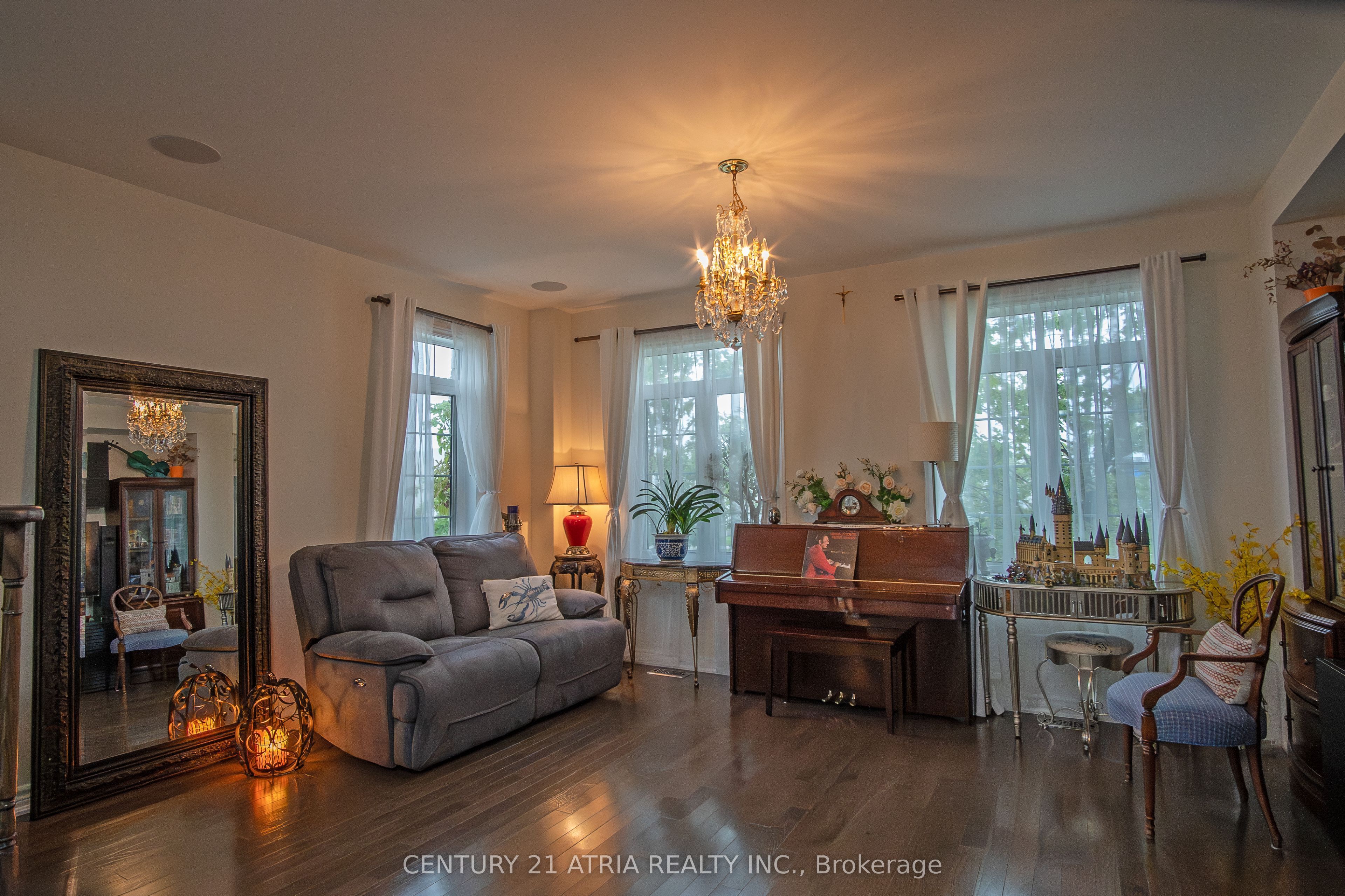 10951 Woodbine Avenue