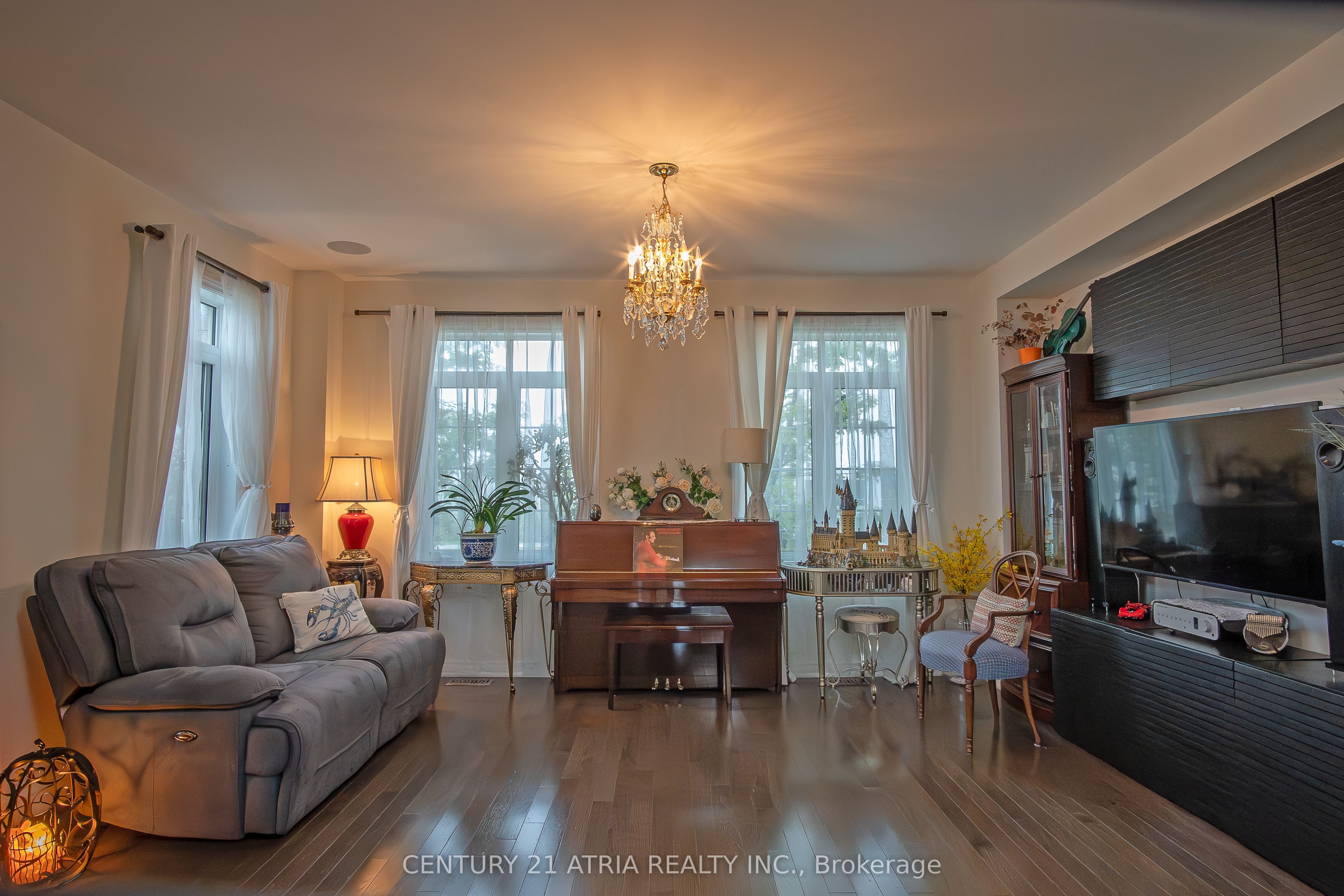 10951 Woodbine Avenue