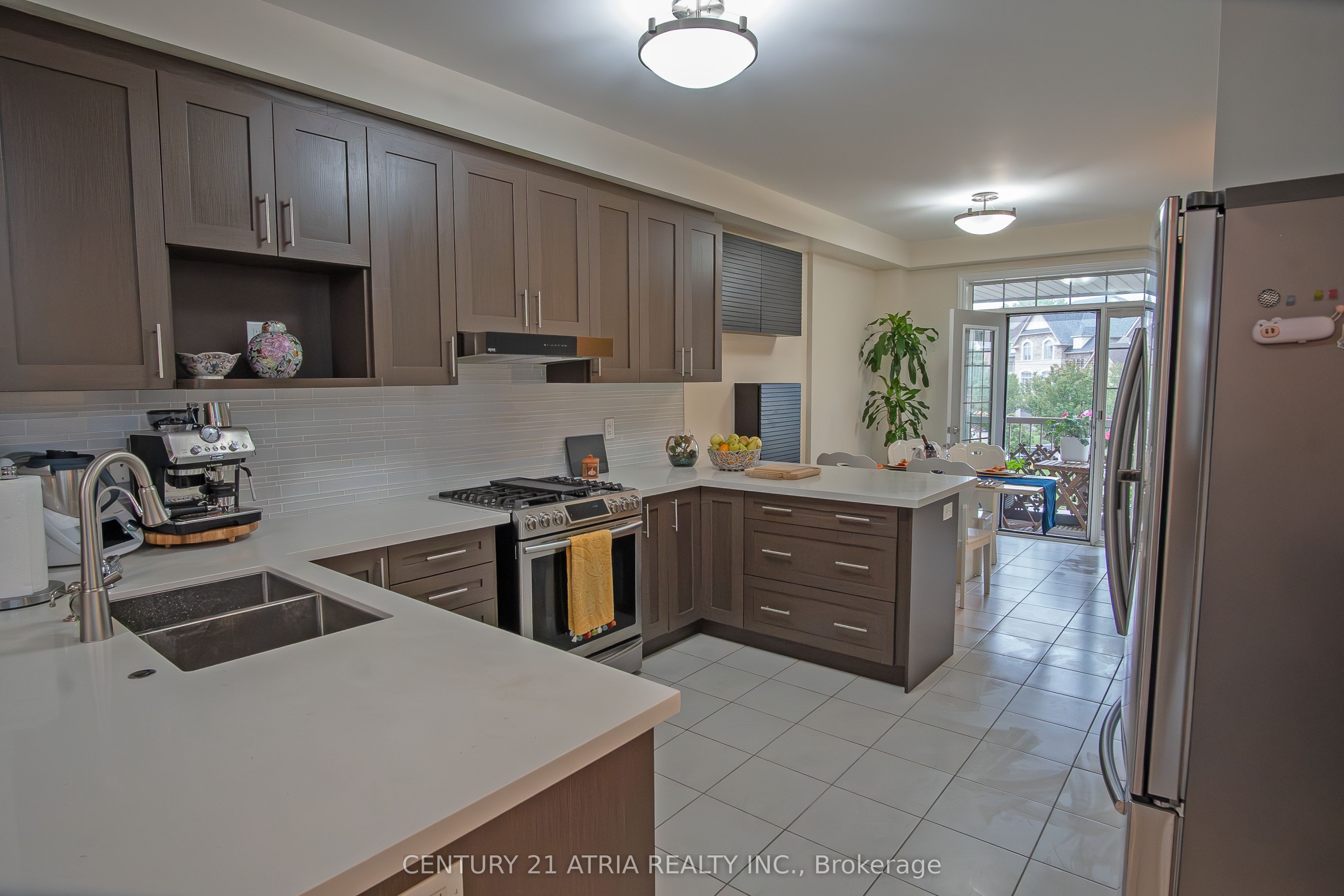 10951 Woodbine Avenue