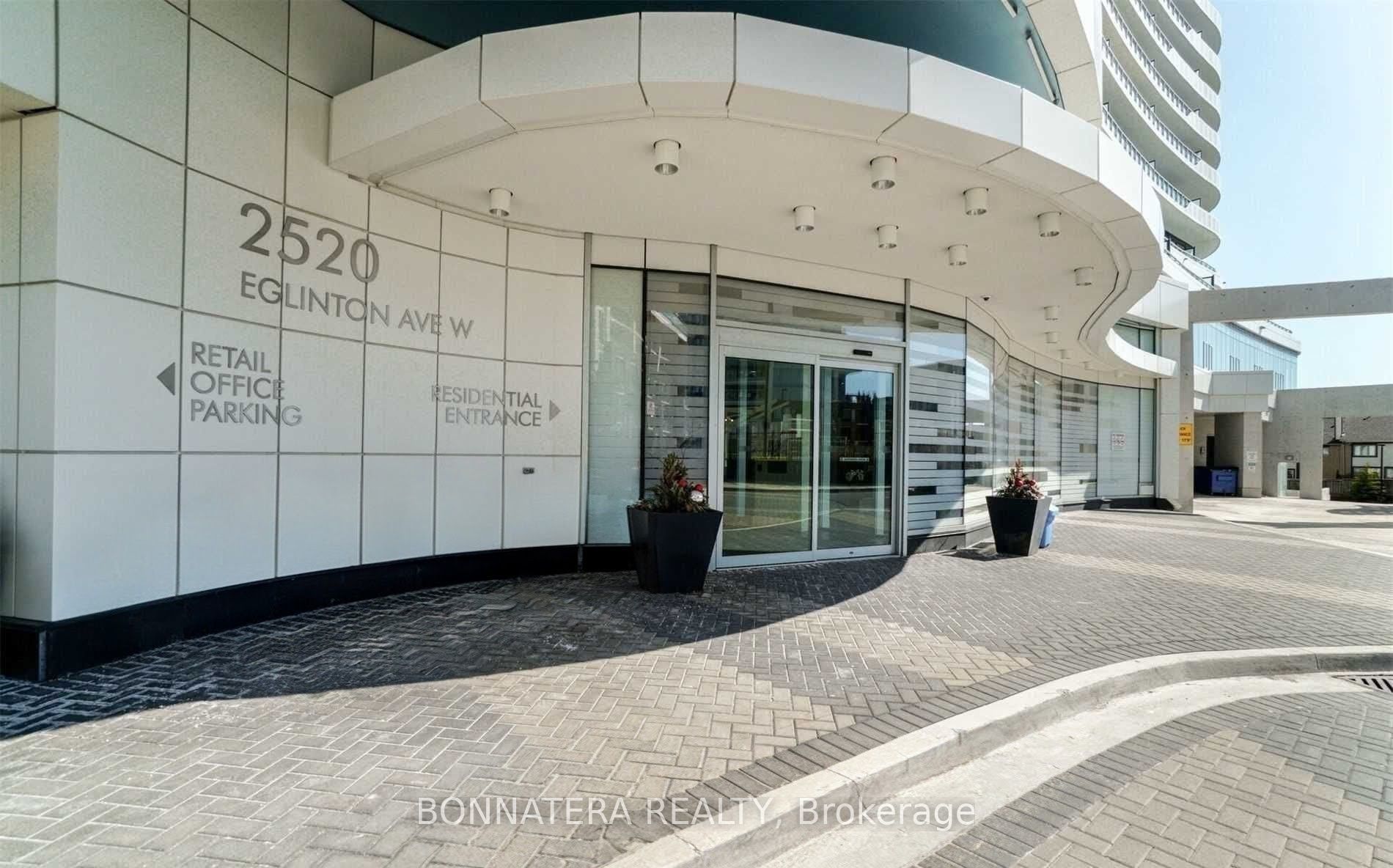2520 Eglinton Avenue W 1801