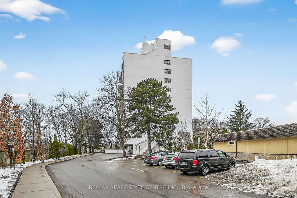 Photo of 212 Kerr Street #702, Oakville, ON L6K 3B1 (MLS # W13042404)