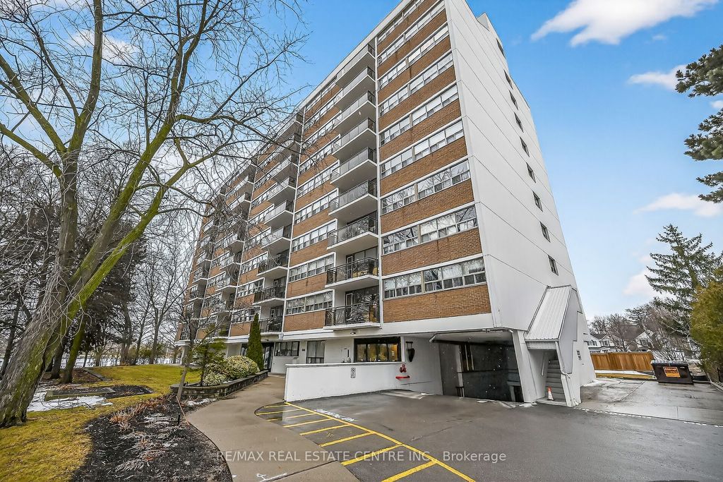 Photo of 212 Kerr Street #702, Oakville, ON L6K 3B1 (MLS # W13042404)