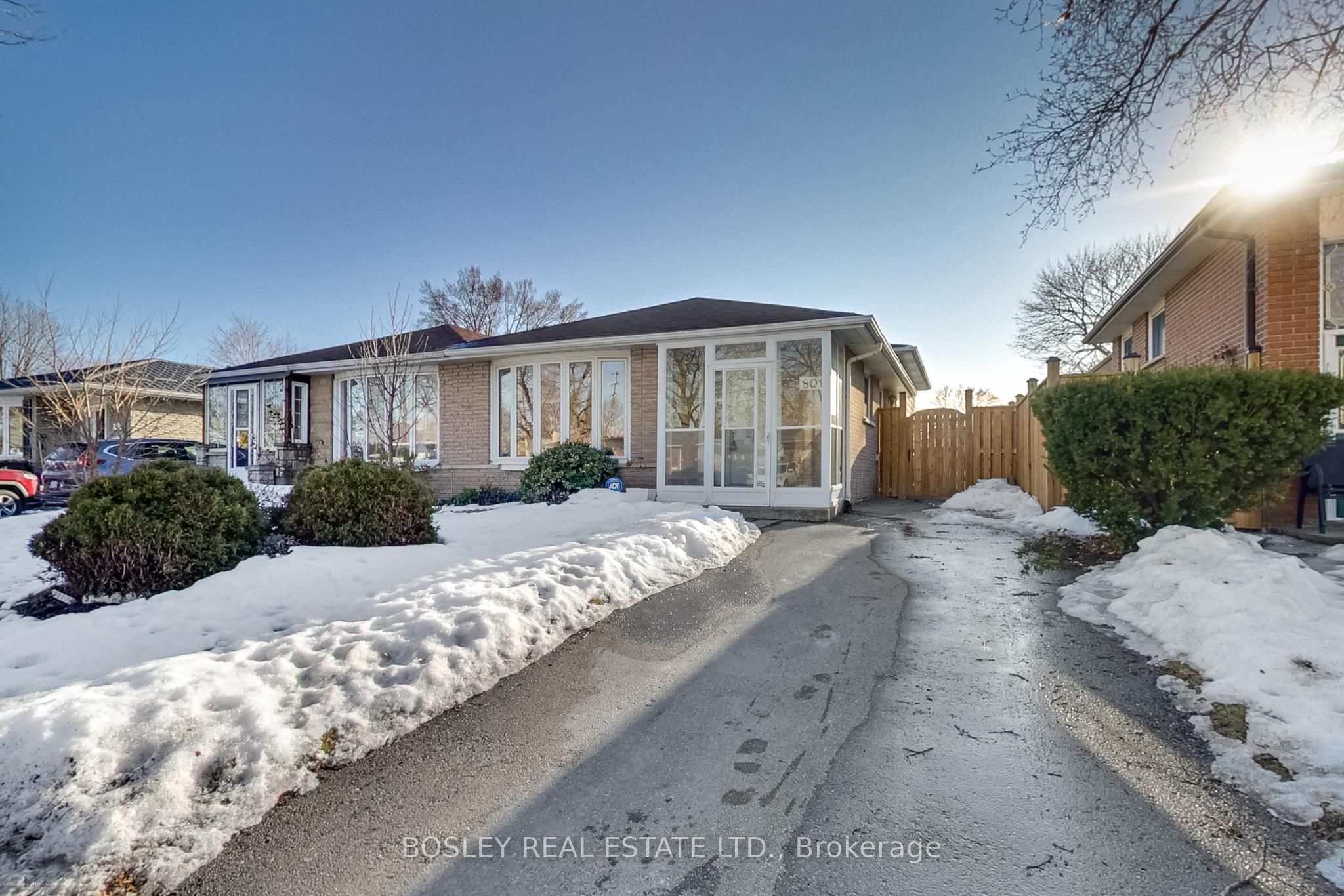 801 Eaglemount Crescent