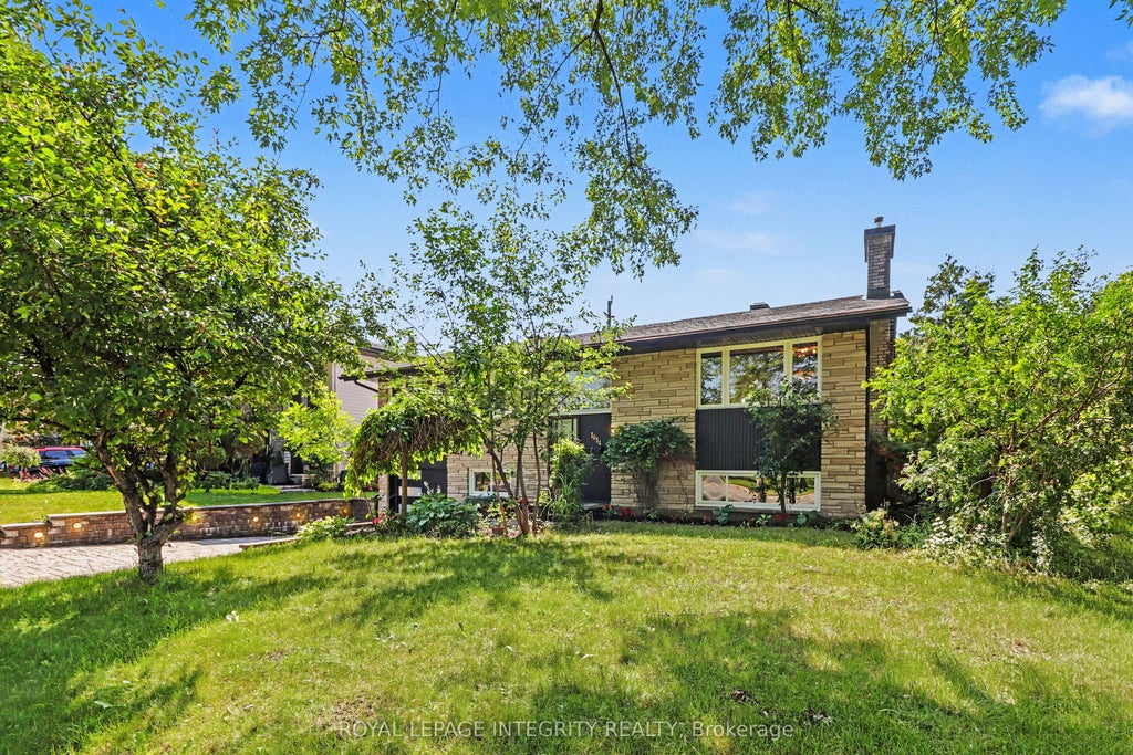 Photo of 1034 Walkley Road, Billings Bridge - Riverside Park and Area, ON K1V 6R2 (MLS # X13527984)