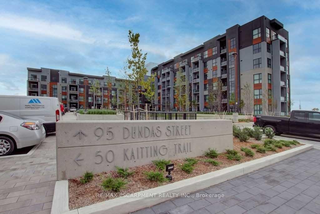 95 Dundas Street W 214