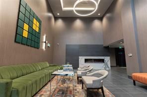 95 Dundas Street W 214