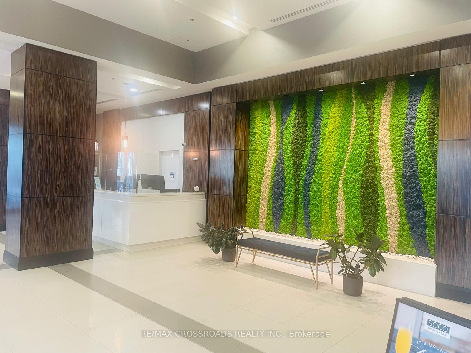 19 Grand Trunk Crescent 3207