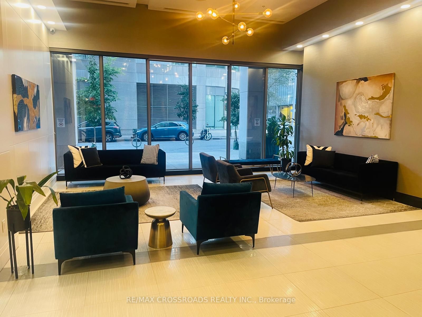 19 Grand Trunk Crescent 3207