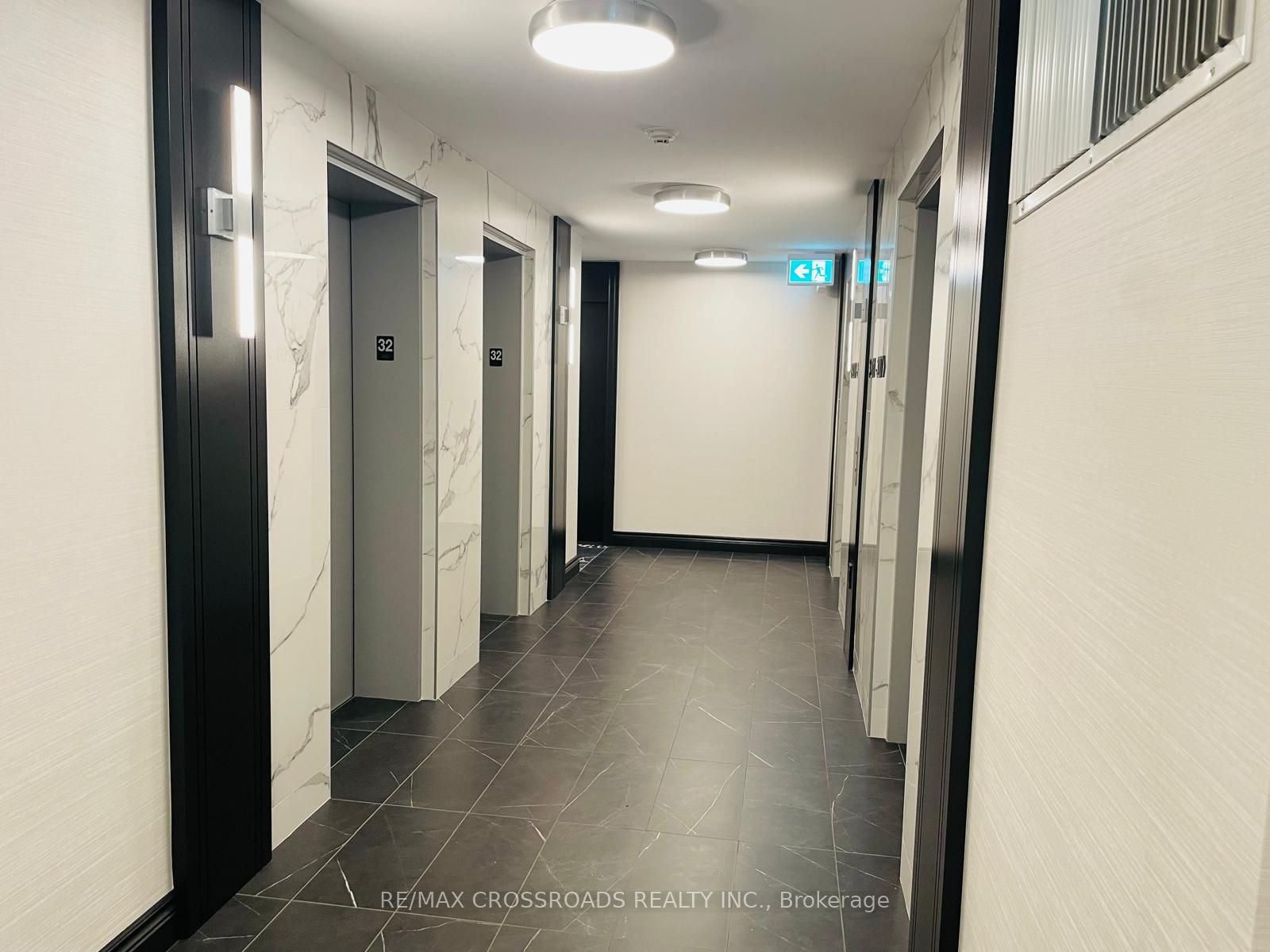 19 Grand Trunk Crescent 3207