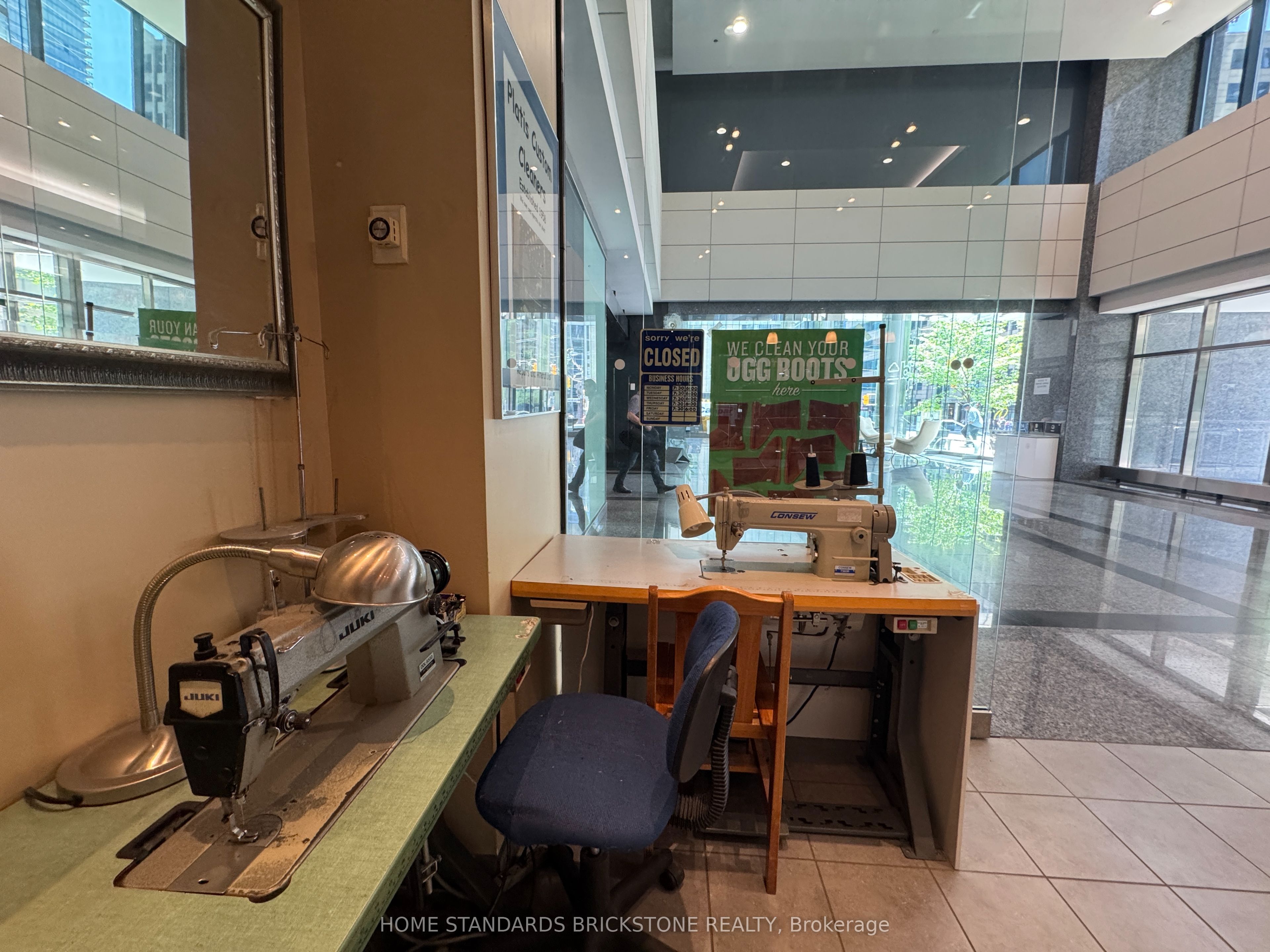 181 University Avenue G20