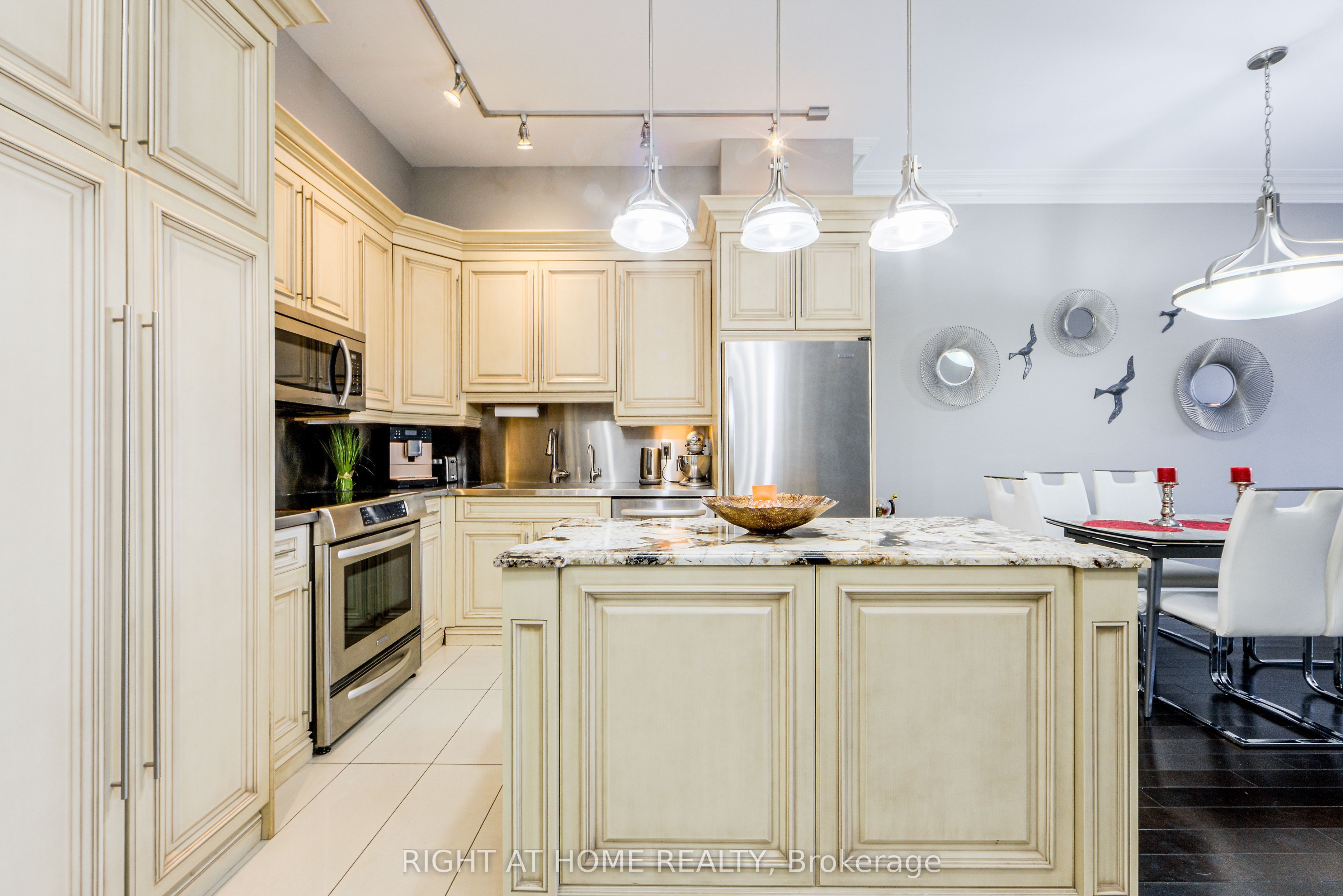 37 Galleria Parkway UPH2