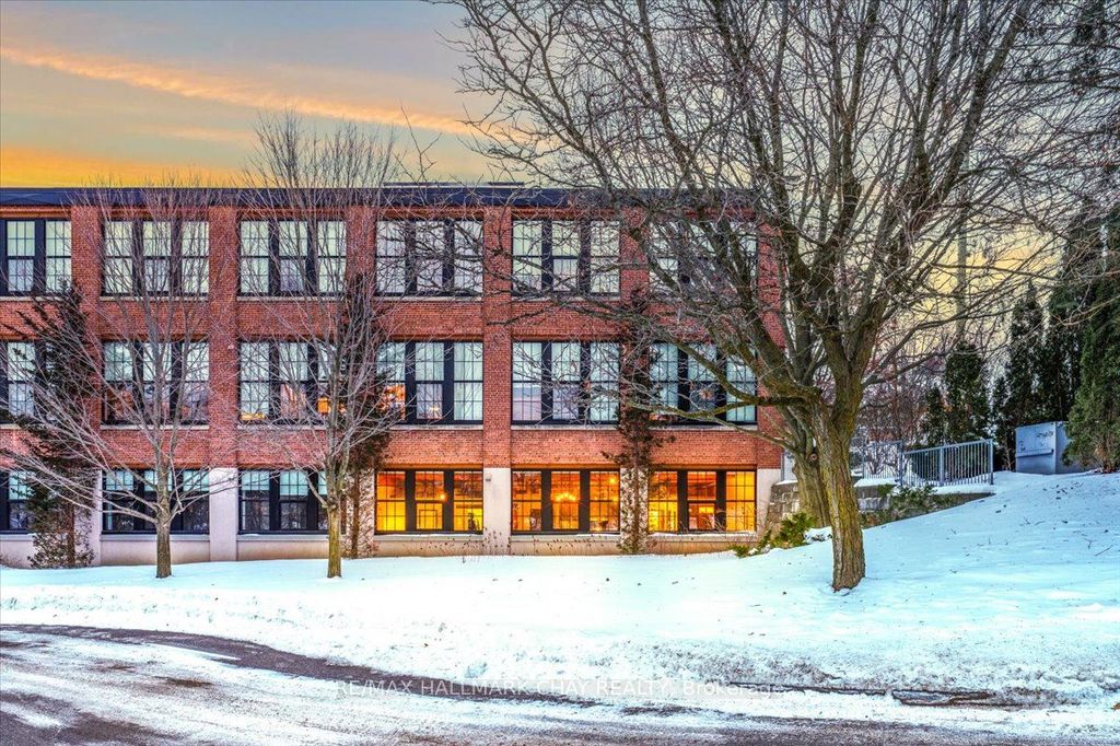 Photo of 543 Timothy Street #106, Newmarket, ON L3Y 1R1 (MLS # N12908776)