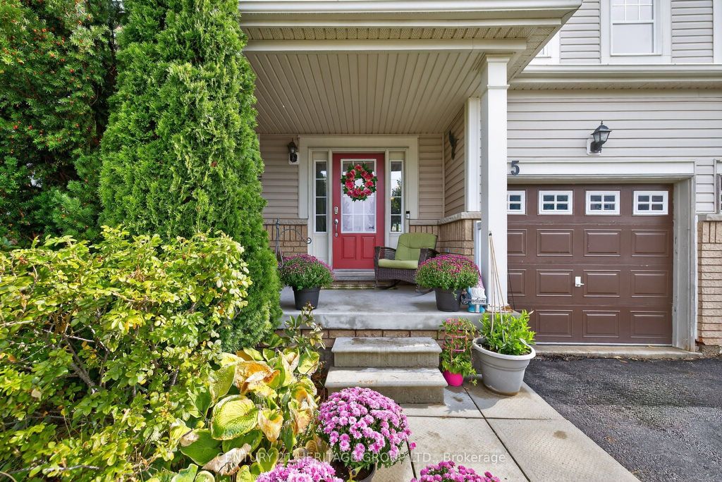 Photo of 5 Booth Street, Bradford West Gwillimbury, ON L3Z 0A3 (MLS # N12653786)