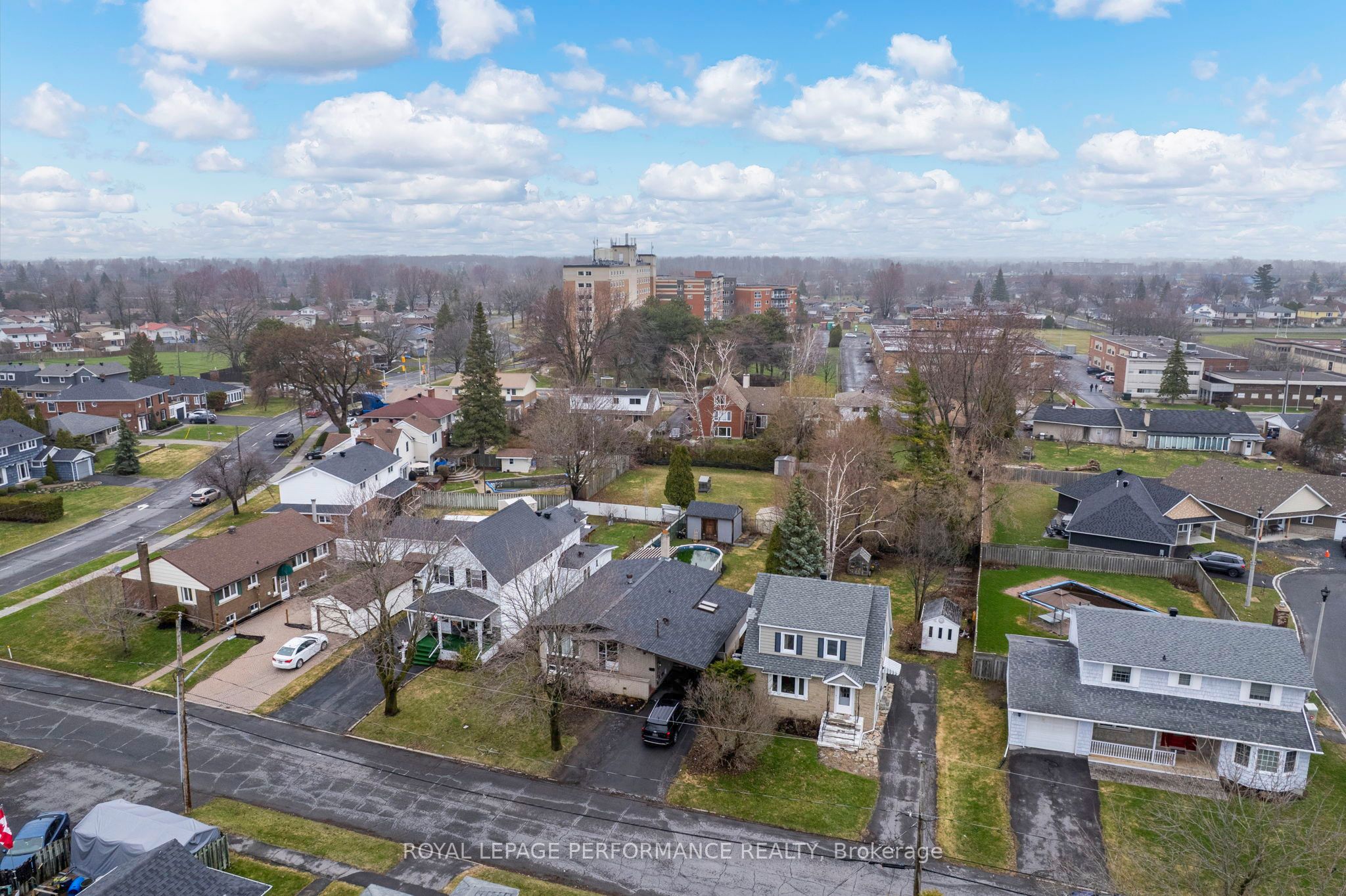 Photo 1 of 31 — 320 Baldwin Avenue, Cornwall, ON K6H 4J5