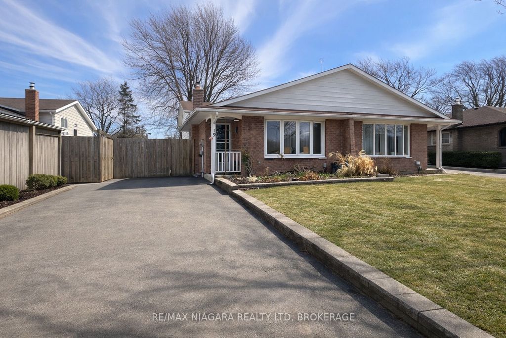 Photo of 19 Nottingham Court, Welland, ON L3C 5X4 (MLS # X12882996)