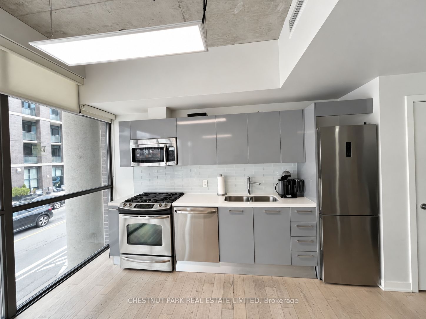 1201 Dundas Street E