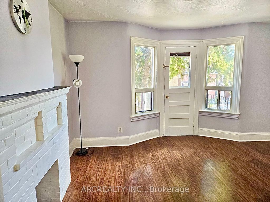 Photo of 910 Dovercourt Road, Toronto, ON M6H 2X5 (MLS # W12458109)