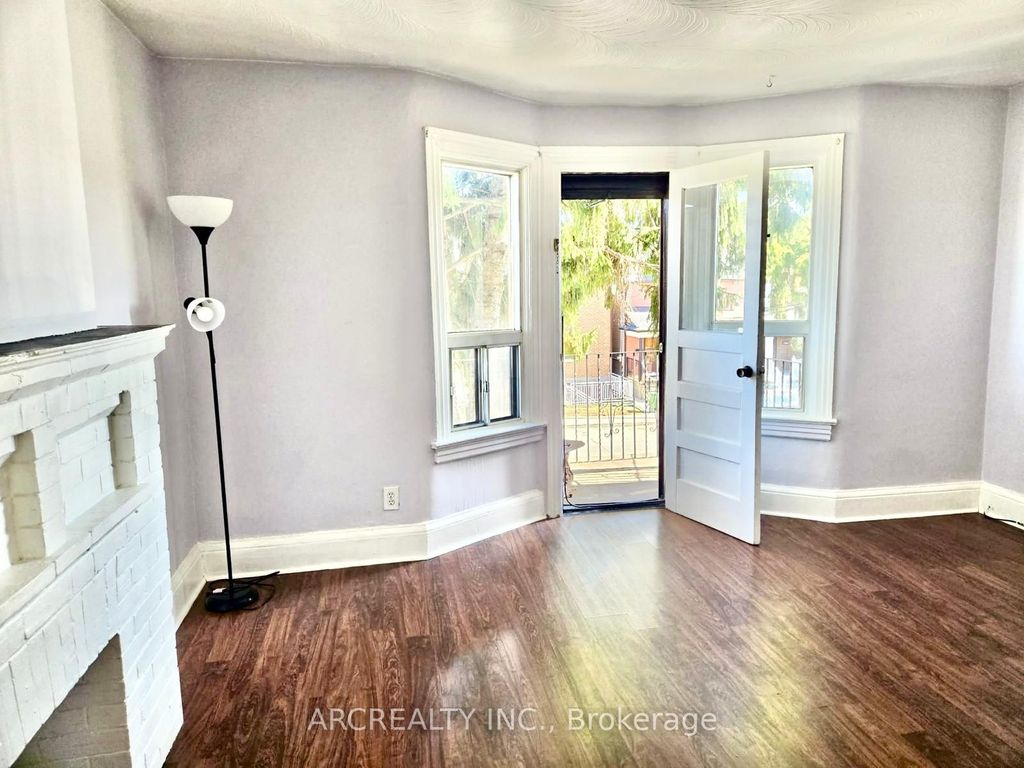 Photo of 910 Dovercourt Road, Toronto, ON M6H 2X5 (MLS # W12458109)