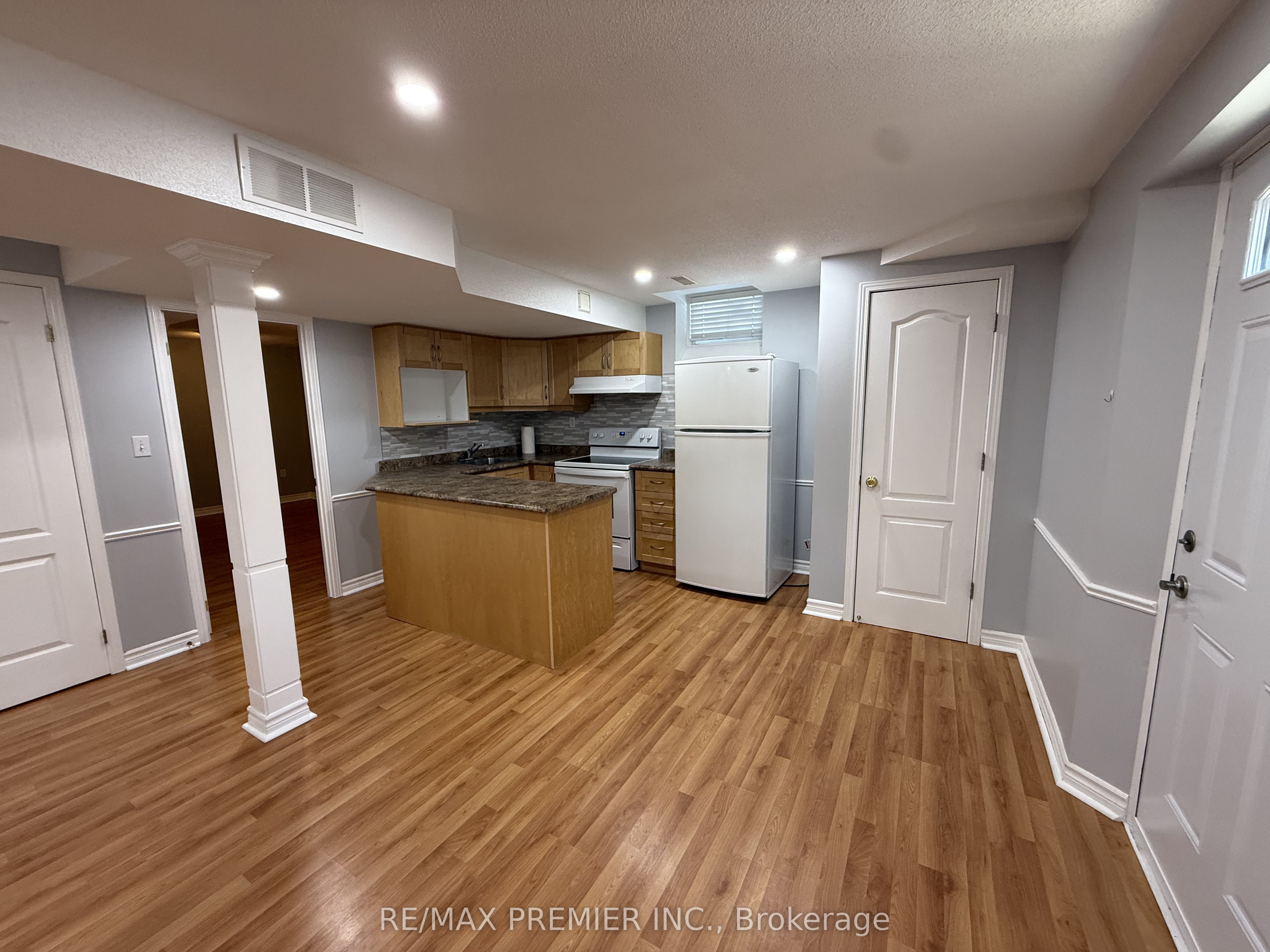 54 Castlepoint Drive LOWER